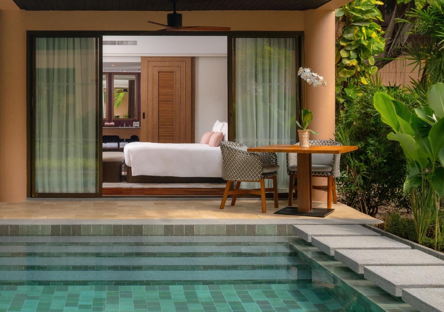 Deluxe Pool Access Room