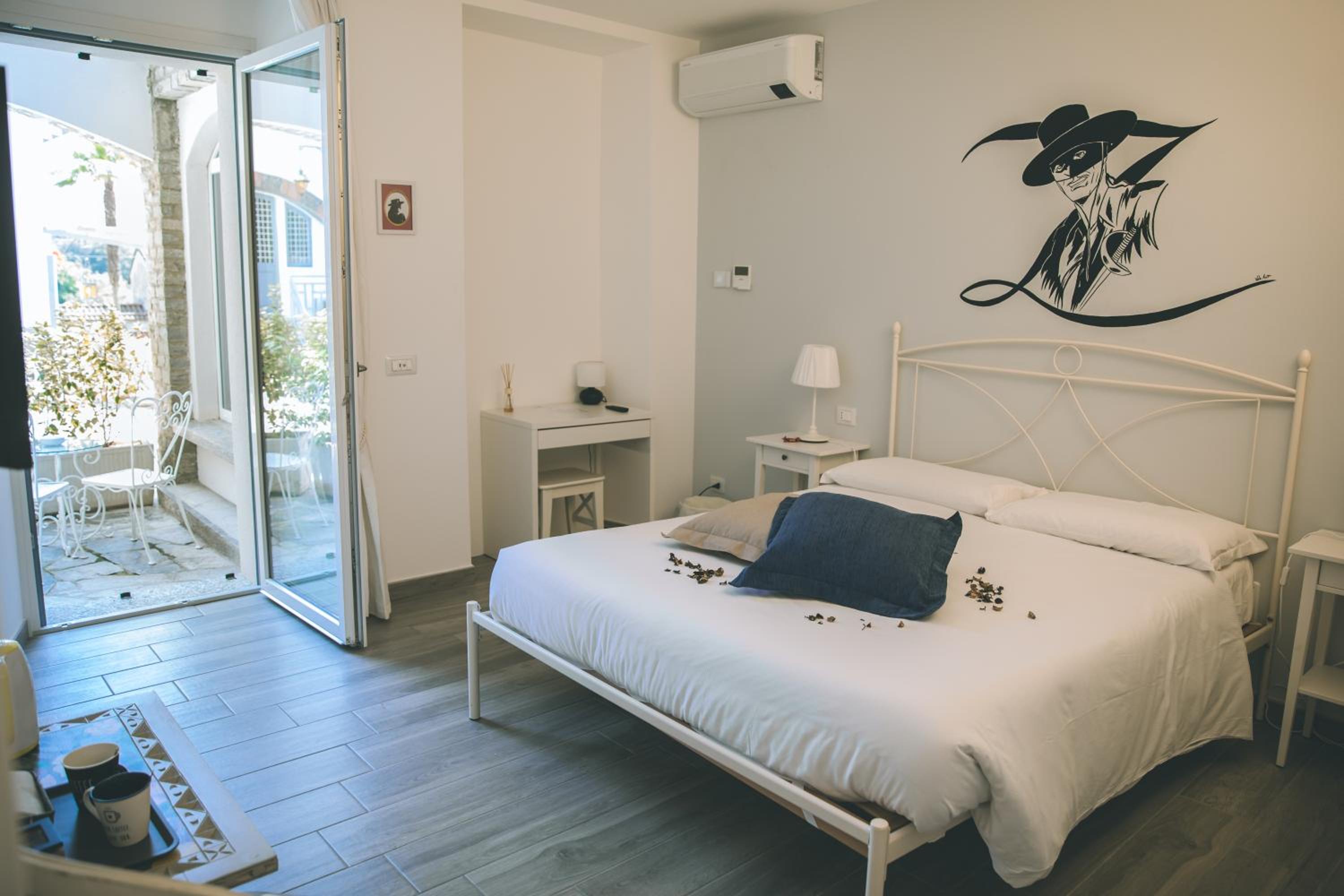 Large Double Room photo 3