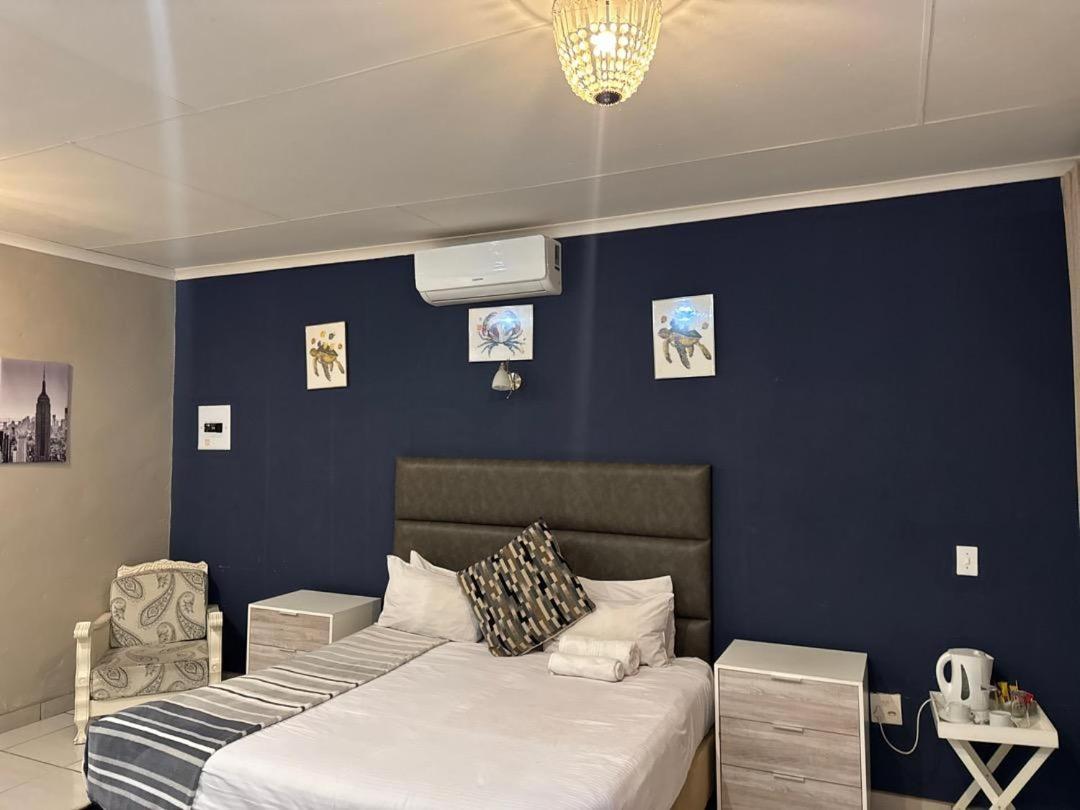 Double Room - Photo 5