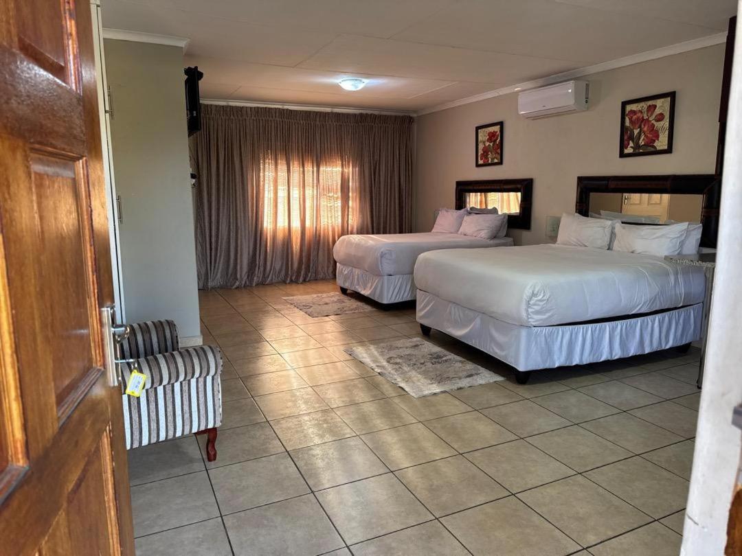 Quadruple Room - Photo 4