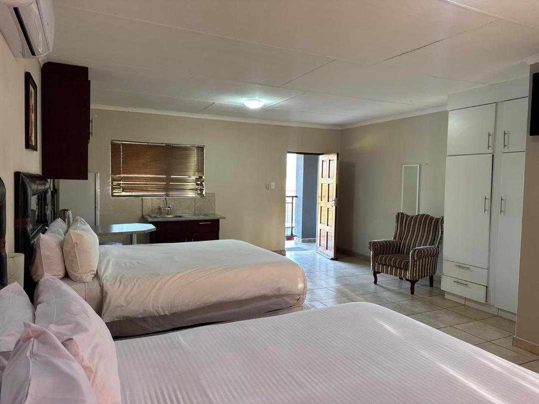 Quadruple Room - Photo 2