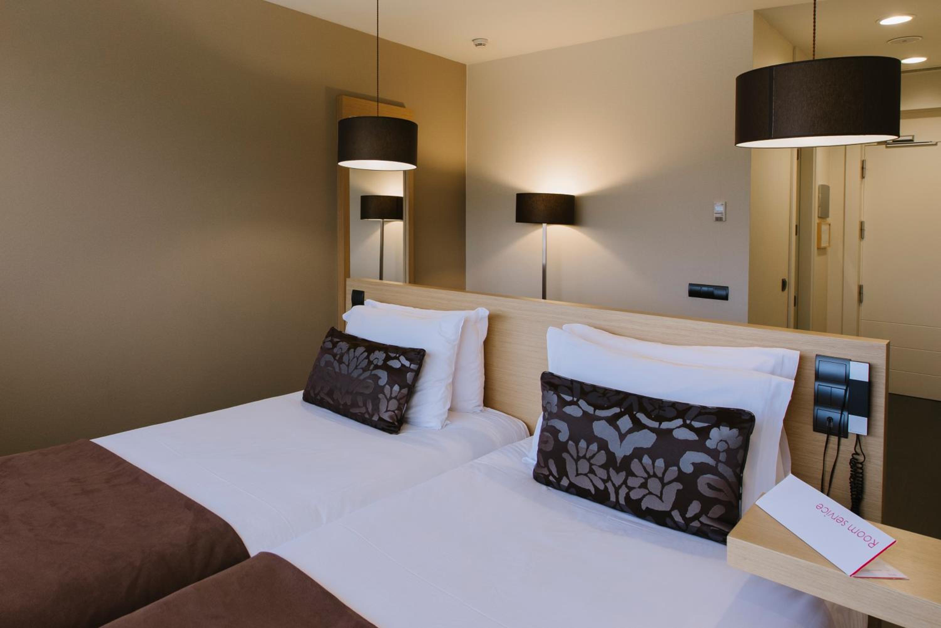 Double Room with Extra Bed (2 Adults + 1 Child) - Photo 4