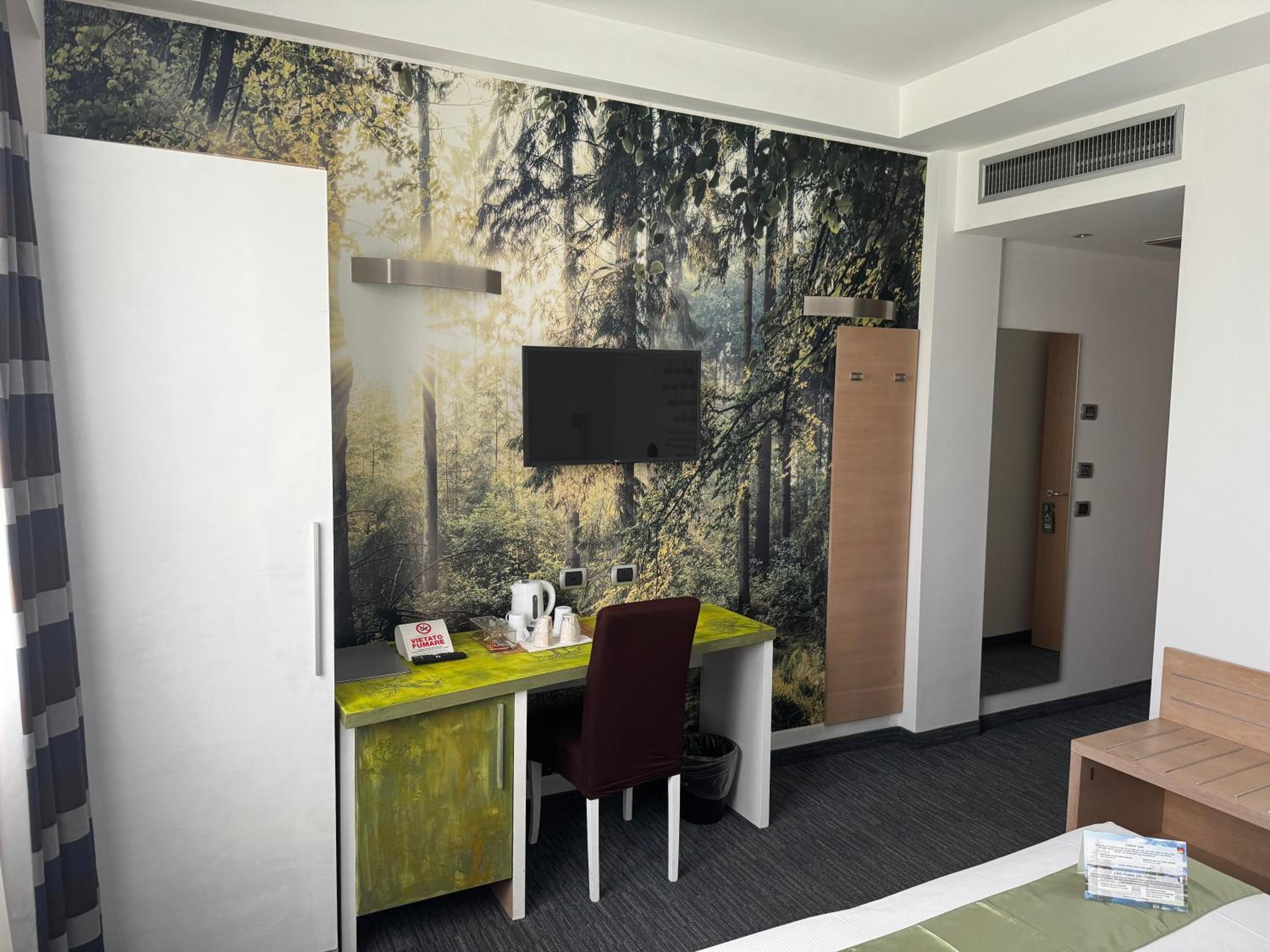 Double Room - Disability Access photo 3