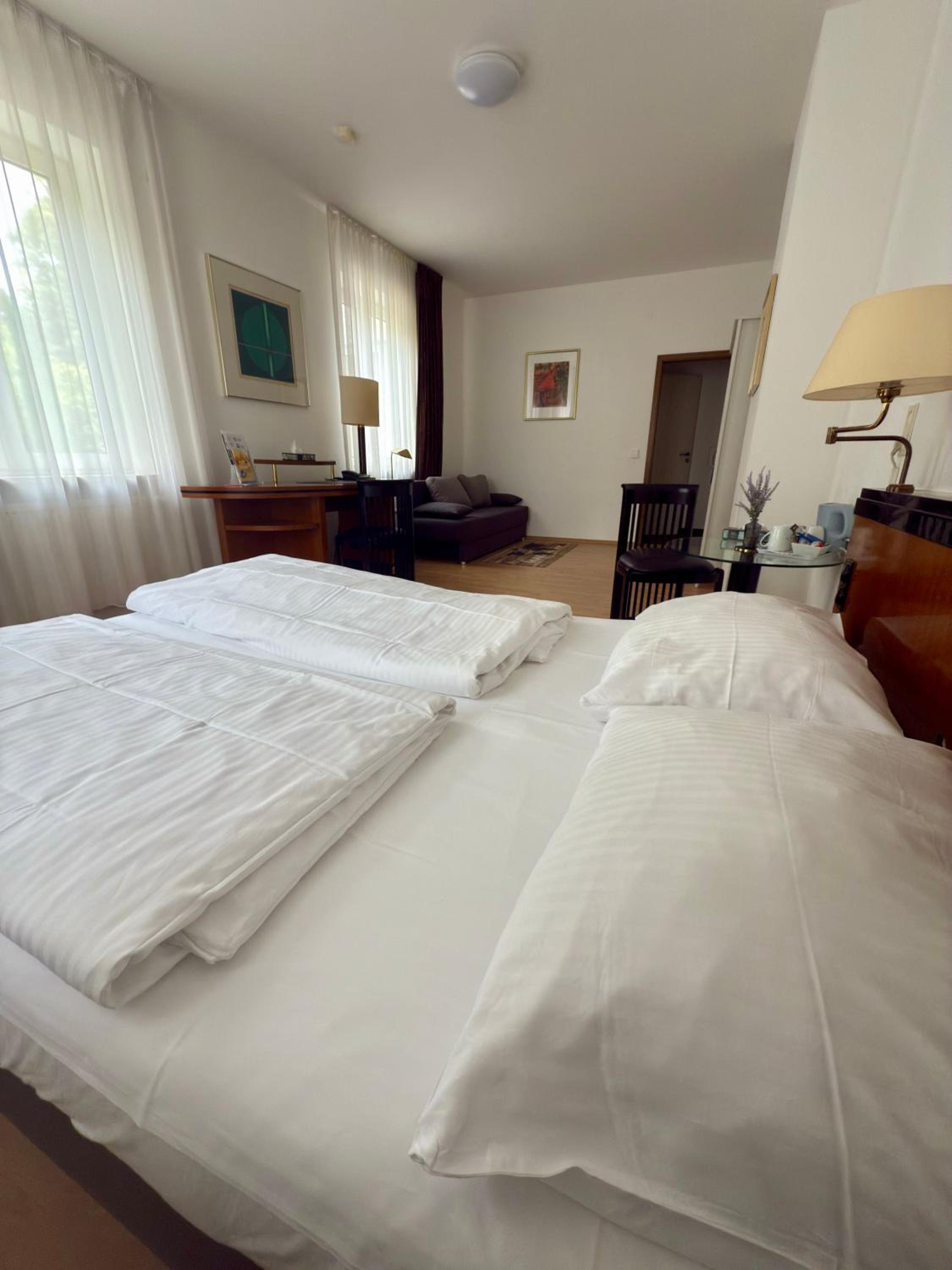 Deluxe Double Room (2 Adults + 1 Child) photo 2