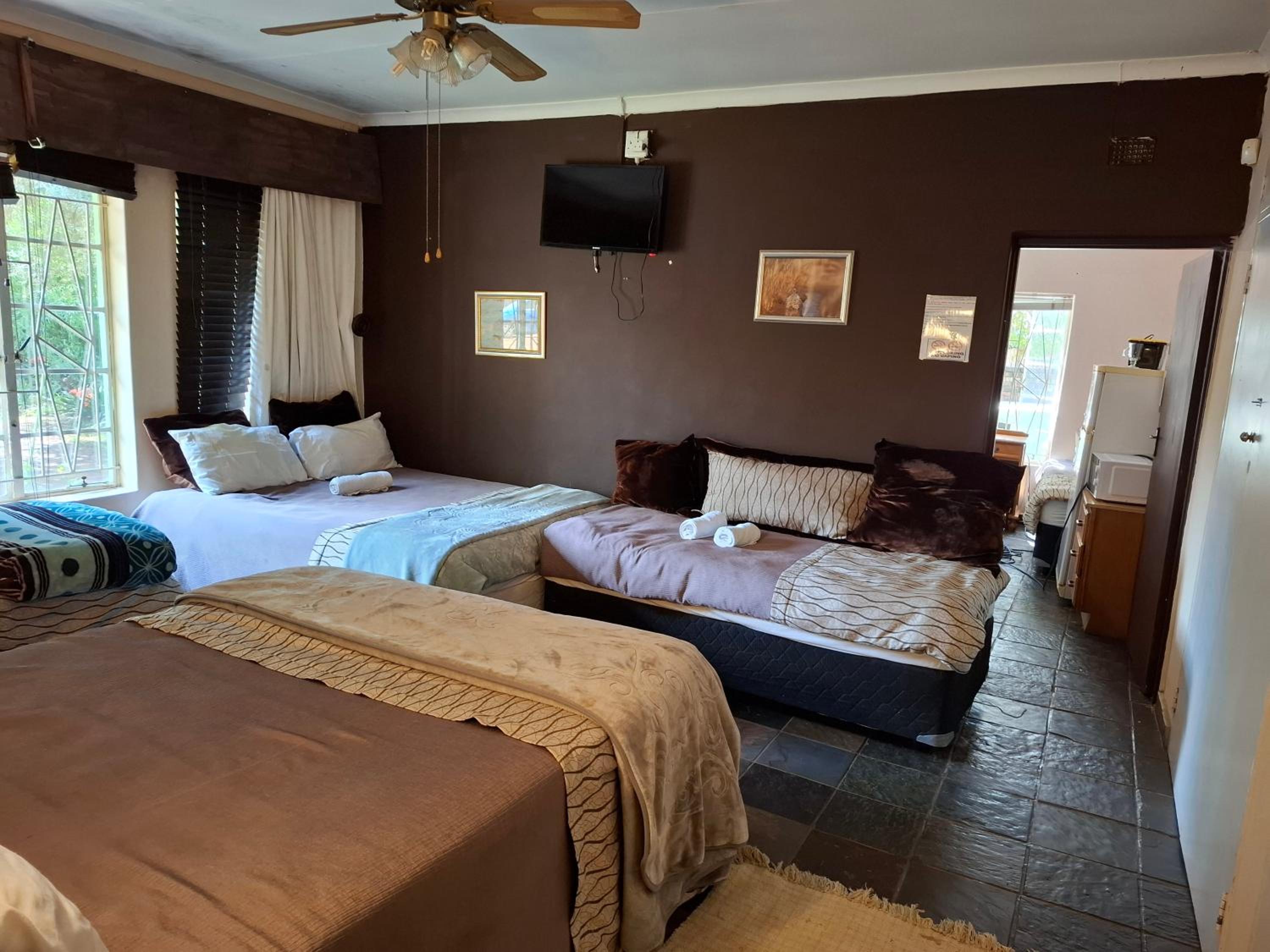 Deluxe Family Suite - Photo 1
