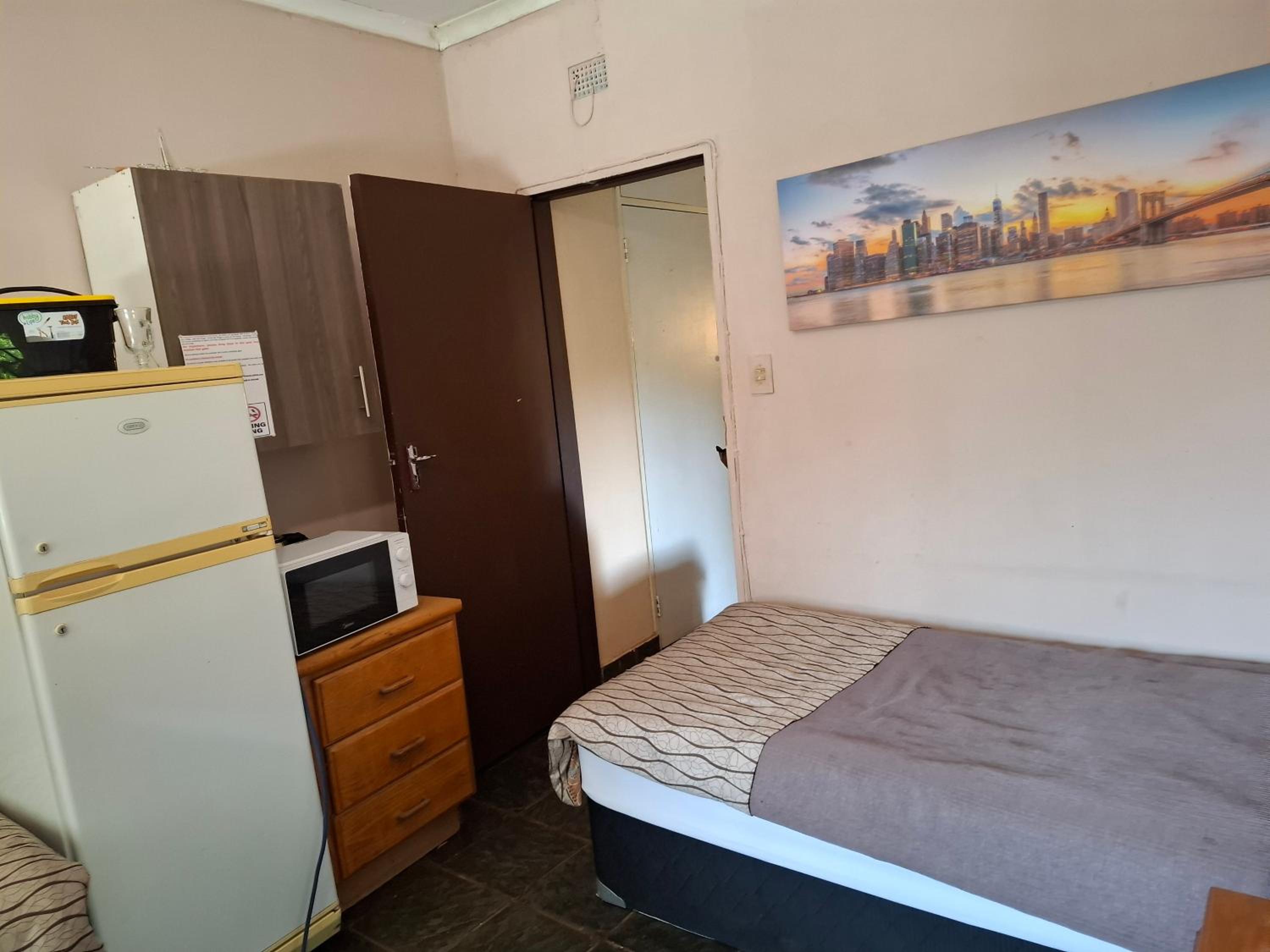 Deluxe Family Suite - Photo 2