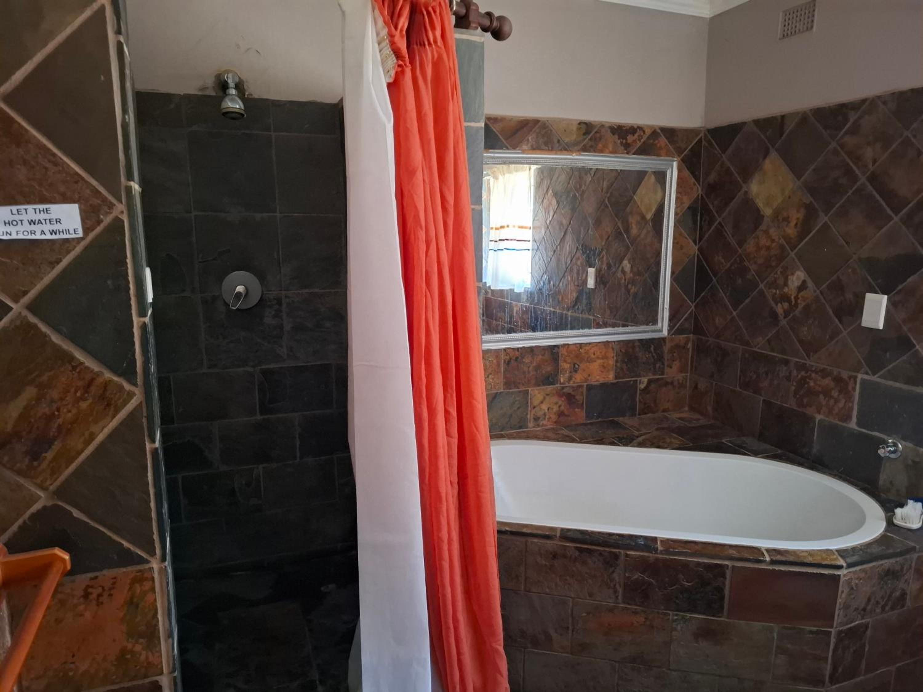 Deluxe Family Suite - Photo 4