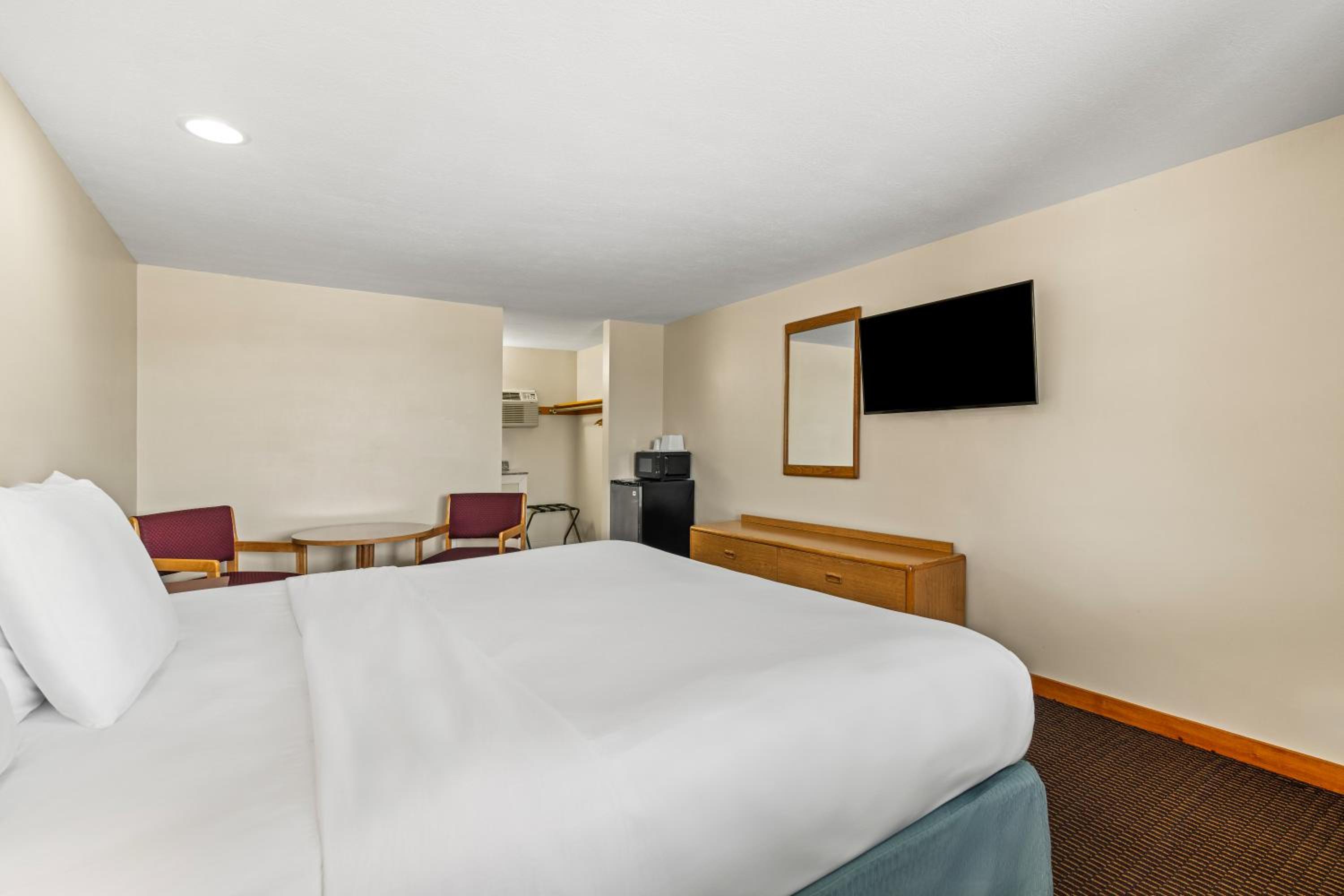 1 King Bed Non-Smoking - Photo 3