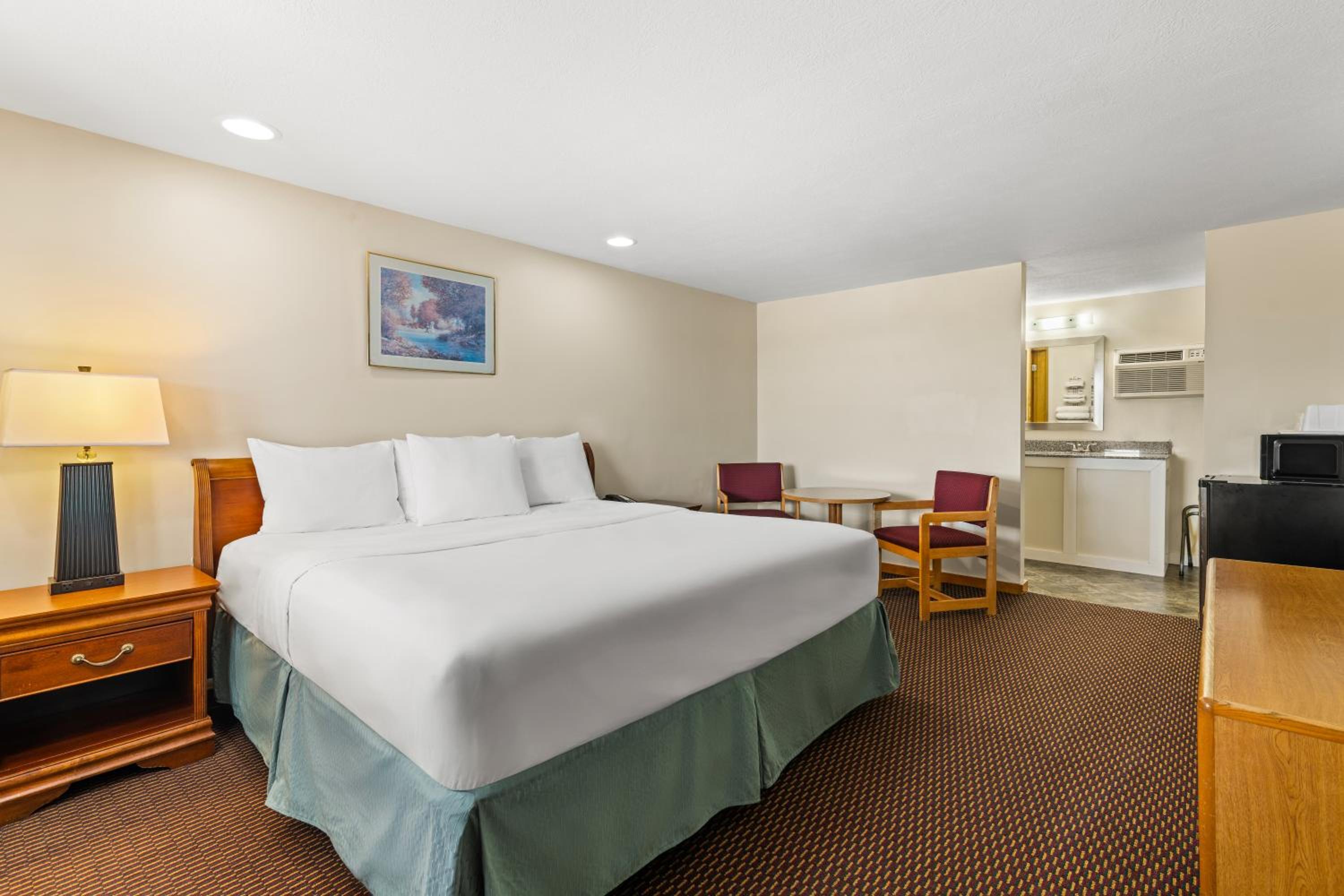 1 King Bed Non-Smoking - Photo 4