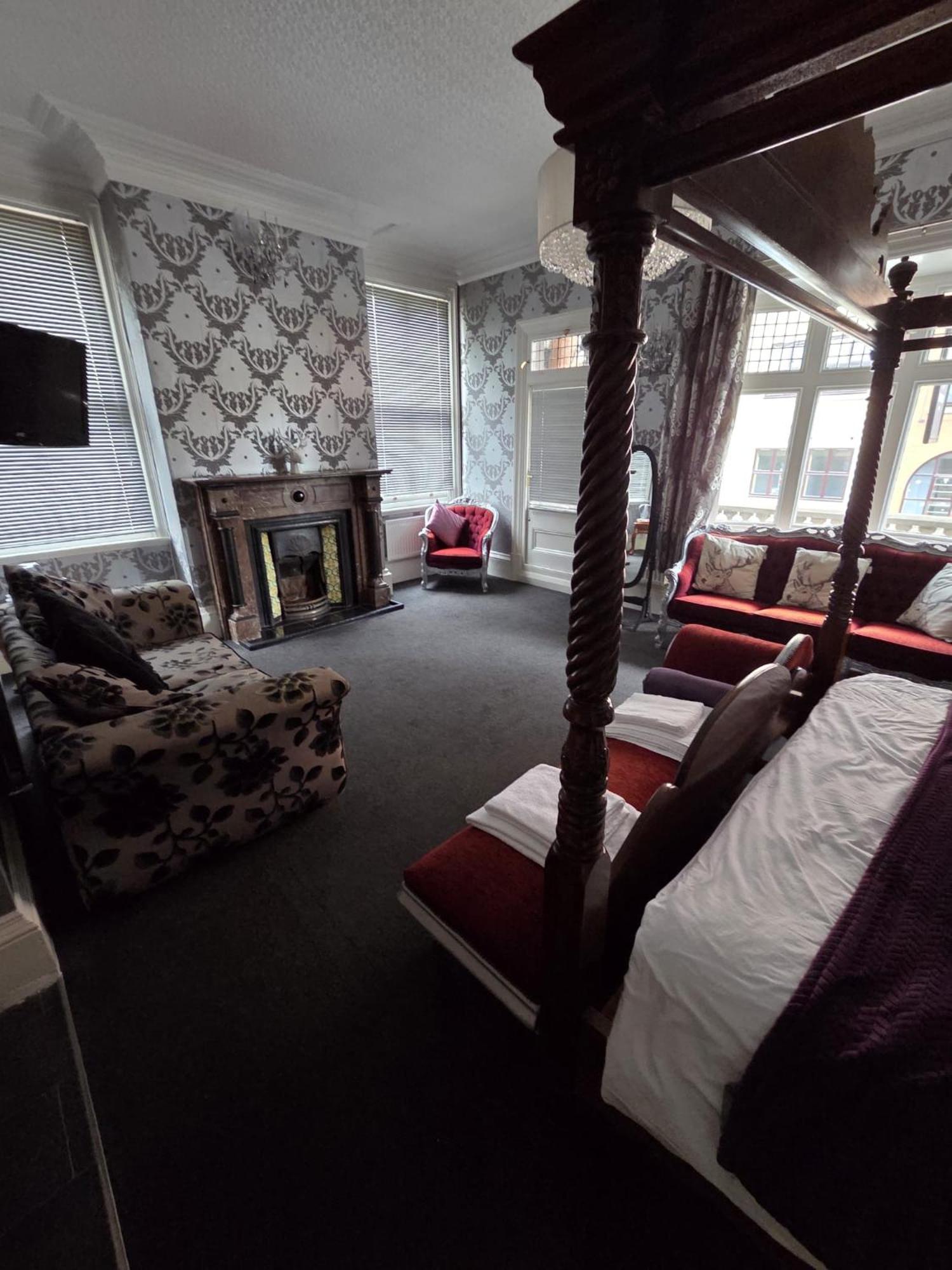 Deluxe Double Room with Balcony photo 1