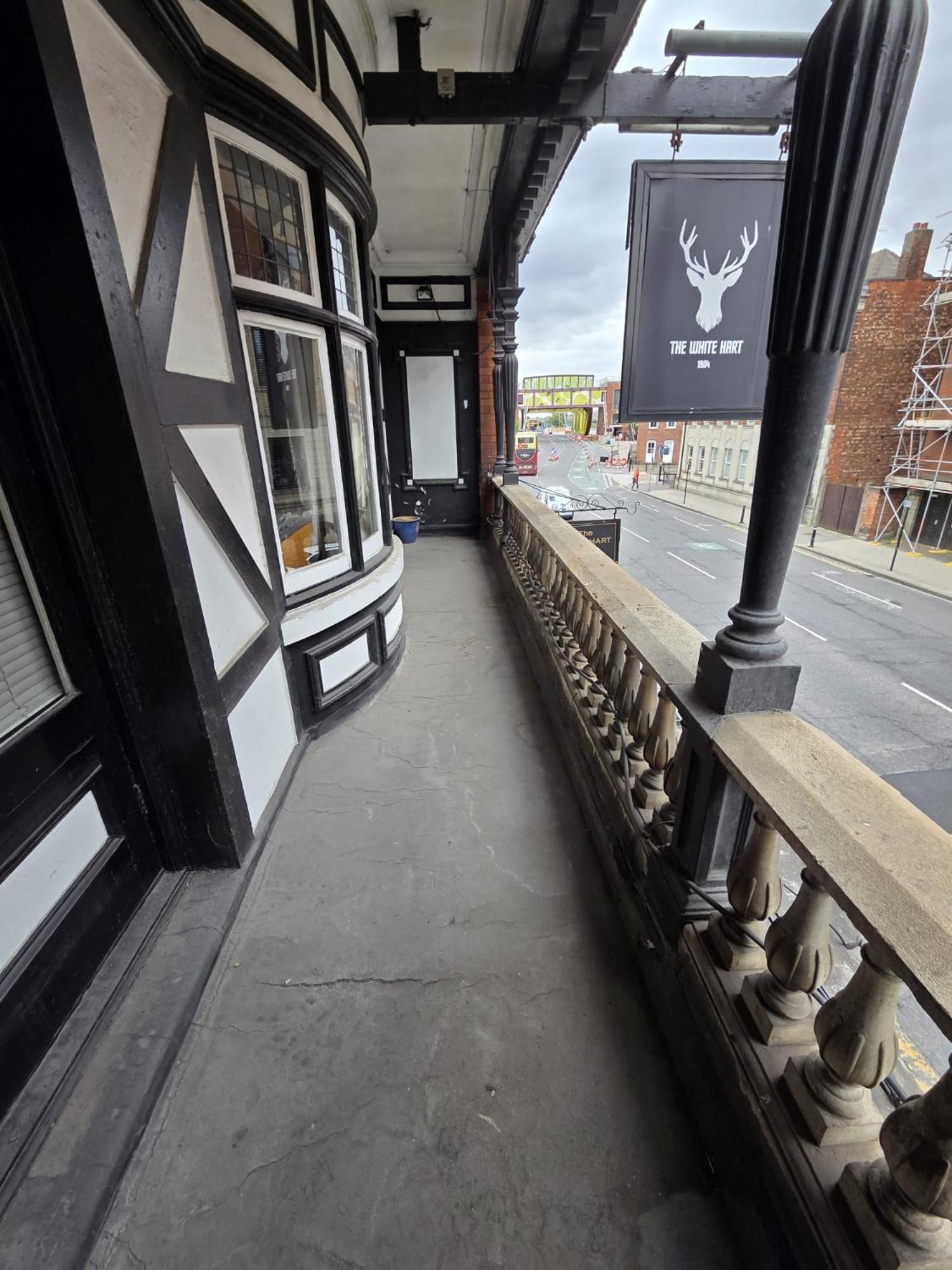 Deluxe Double Room with Balcony photo 3