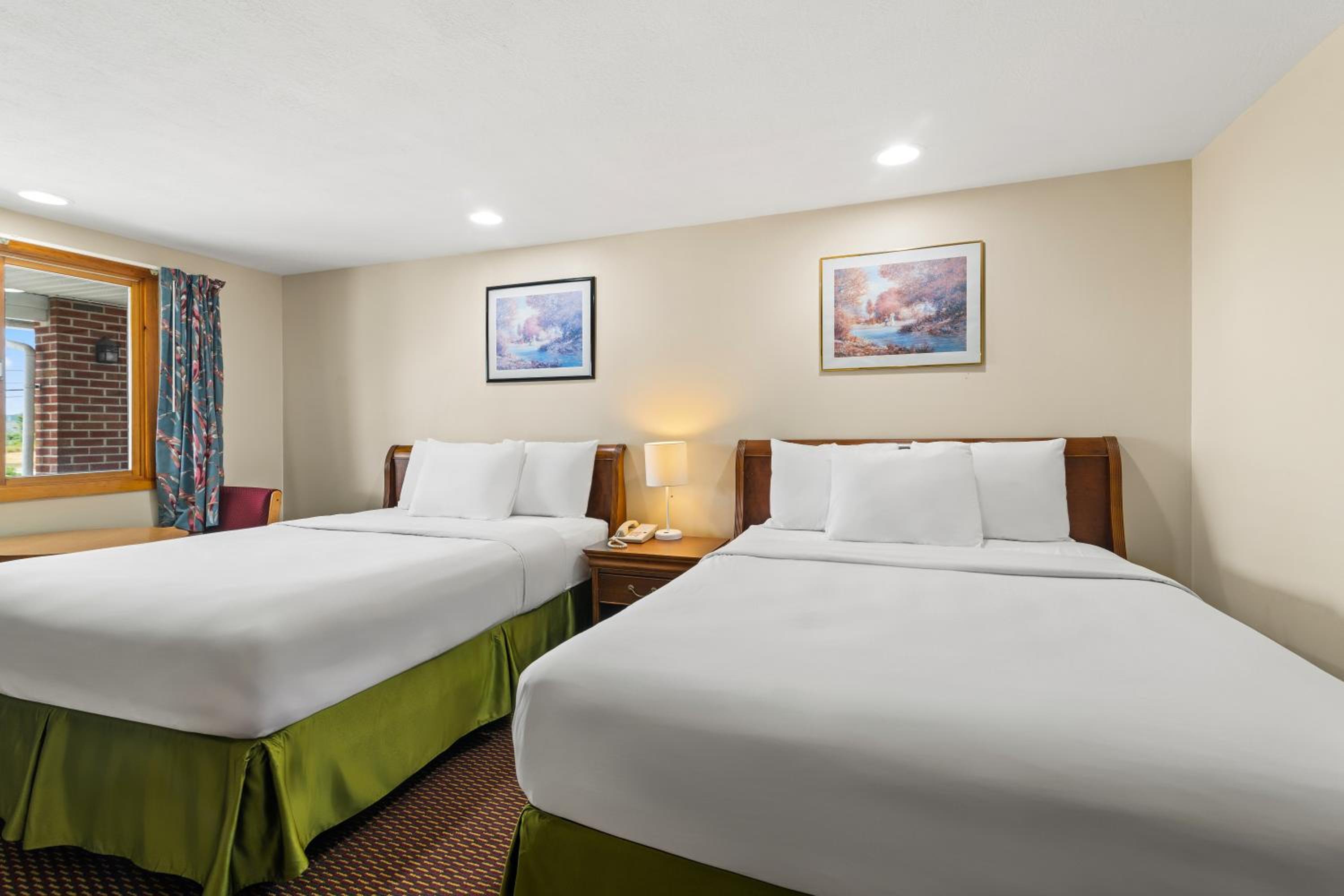 Standard Queen Room with Two Queen Beds photo 2