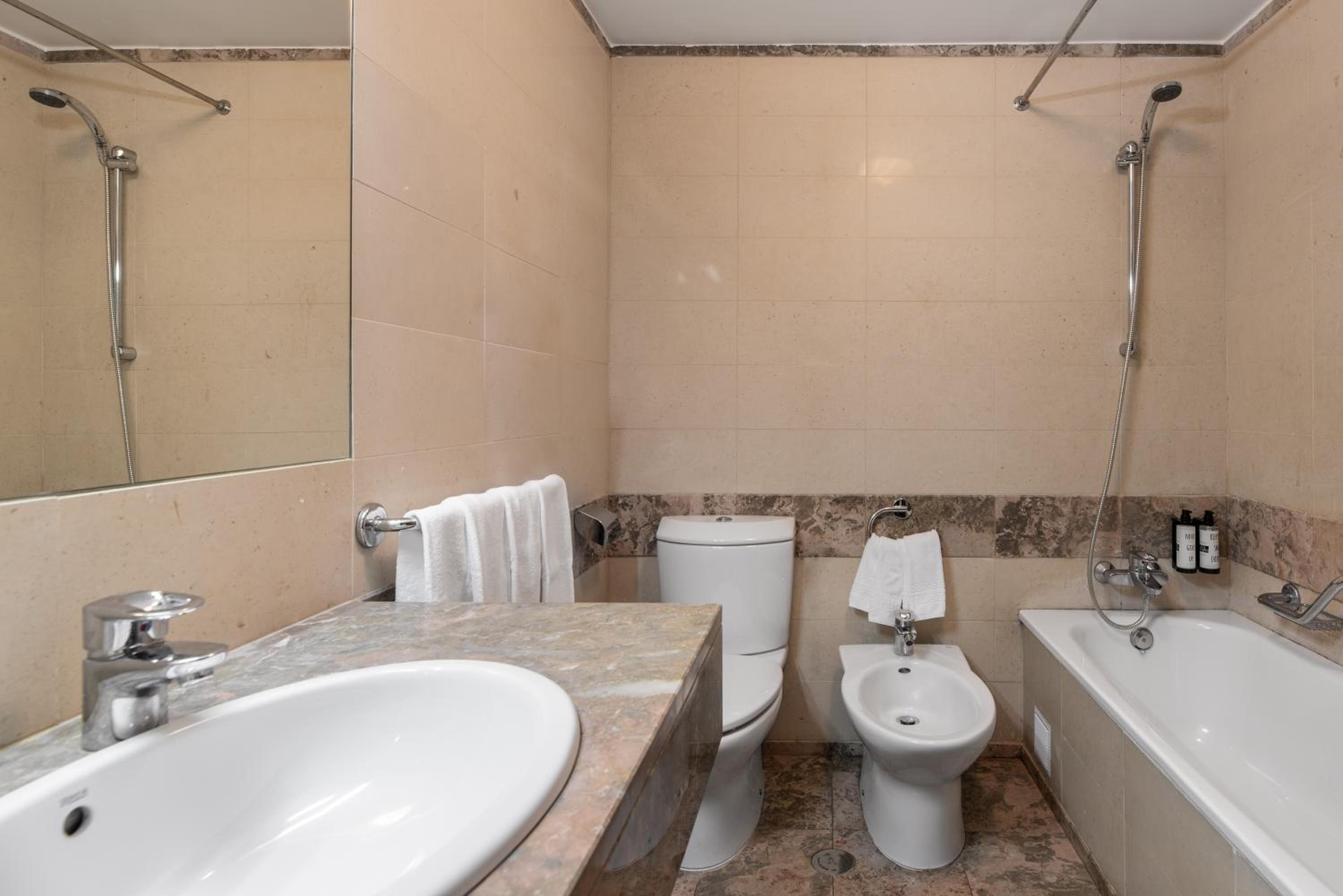 Double Room - Photo 4