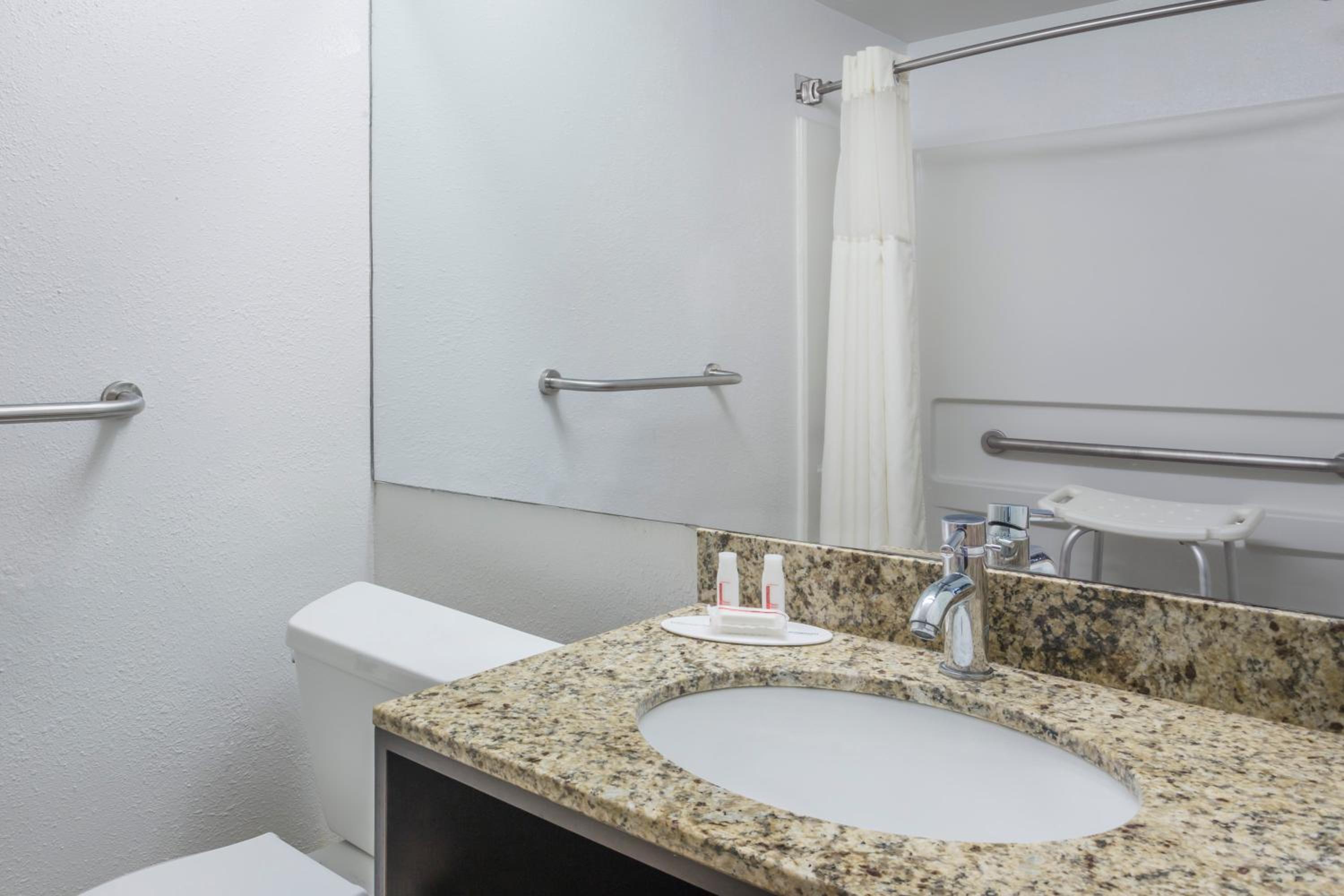 Deluxe Double Room with Two Double Beds - Disability Access - Non-Smoking - Photo 8