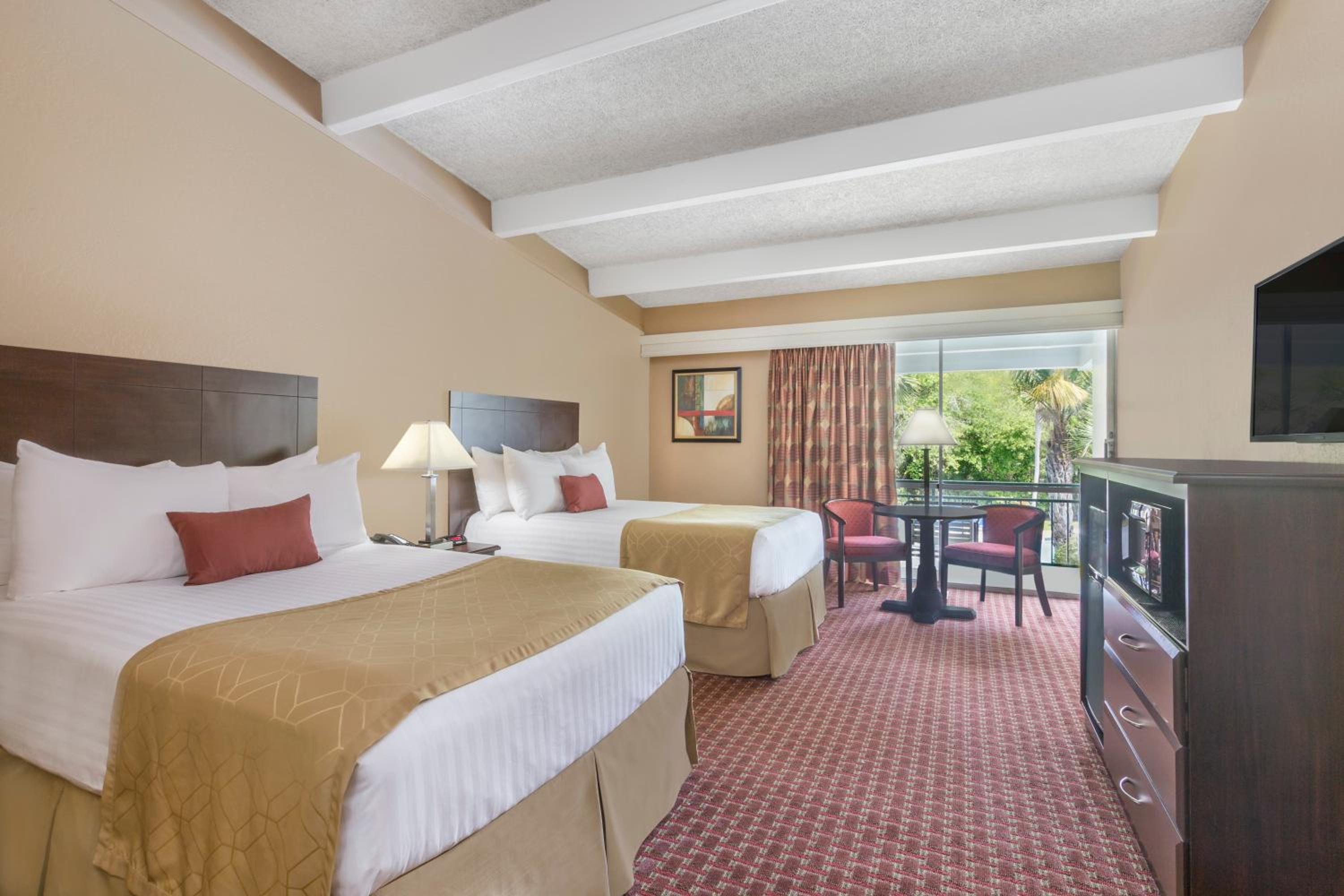 Deluxe Contemporary Double Room with Two Double Beds - Non-Smoking - Photo 4