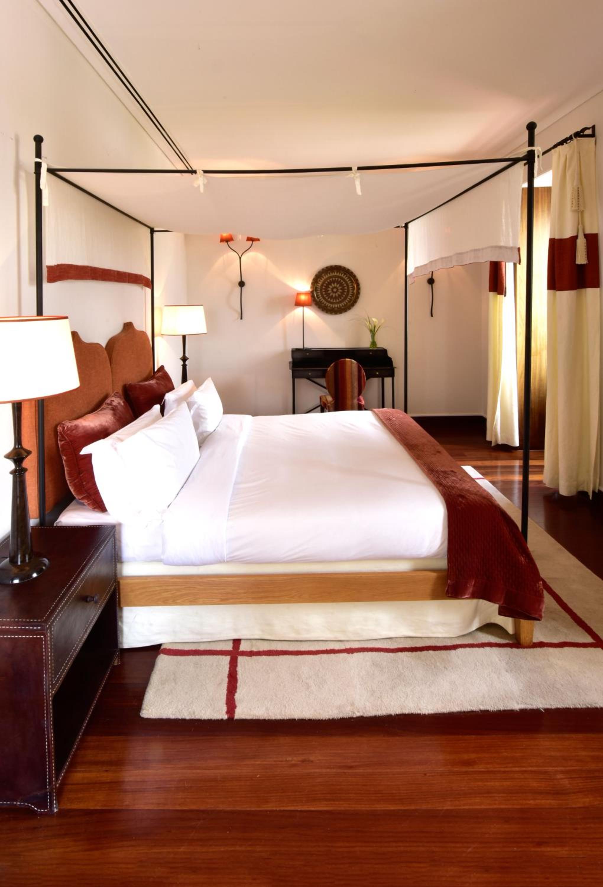 Suite - Photo 1