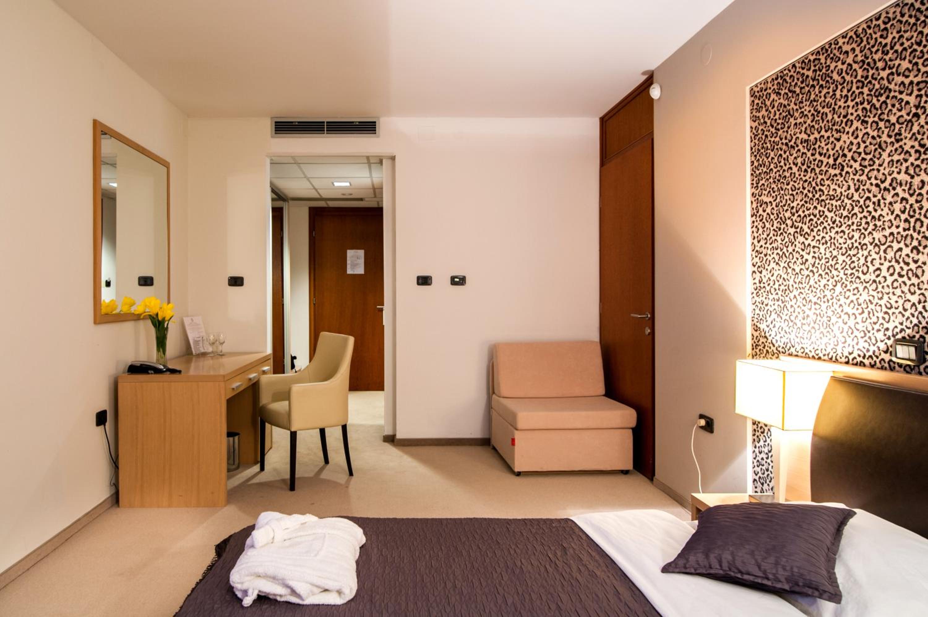 Double Room - Photo 3