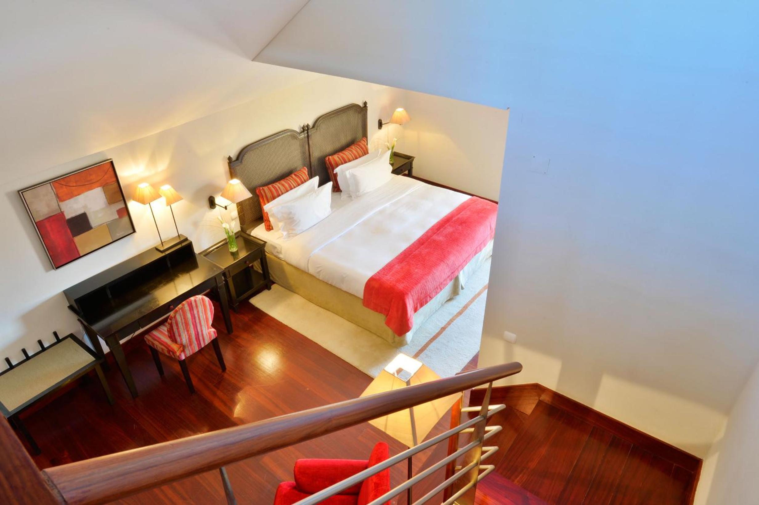 Suite - Photo 11