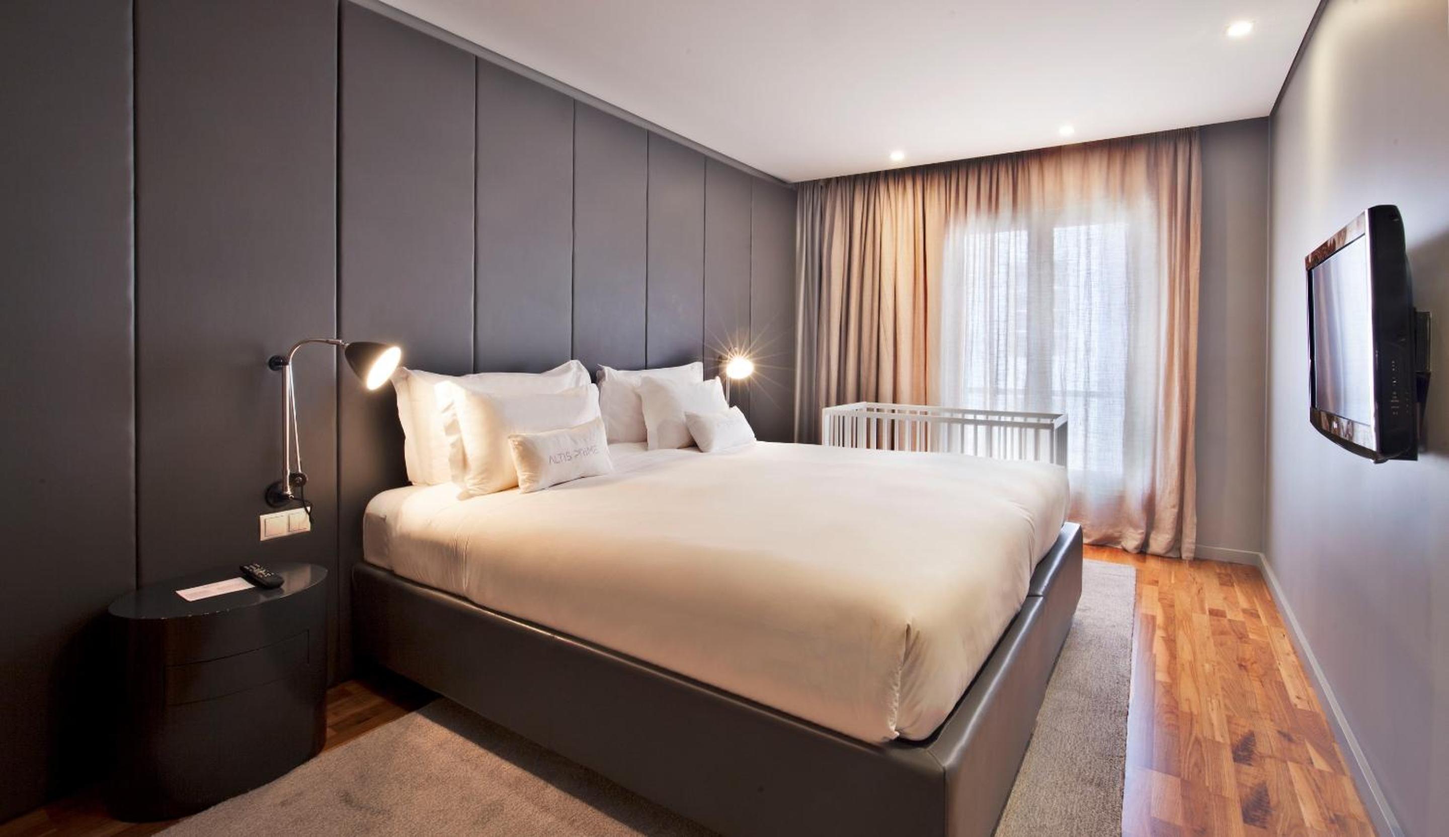 Premium Suite With Two Bedrooms - Photo 16