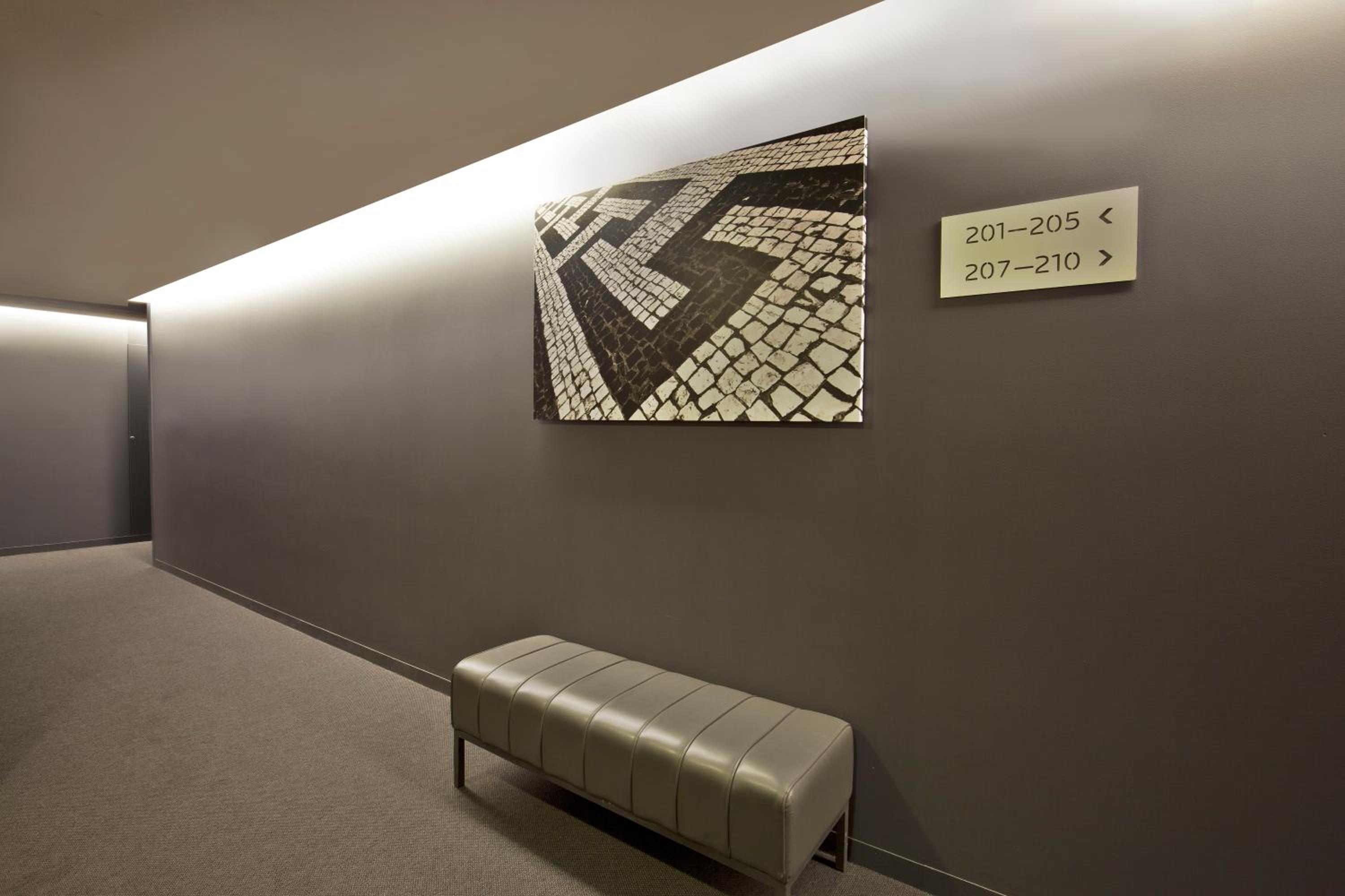 Premium Suite With Two Bedrooms - Photo 13