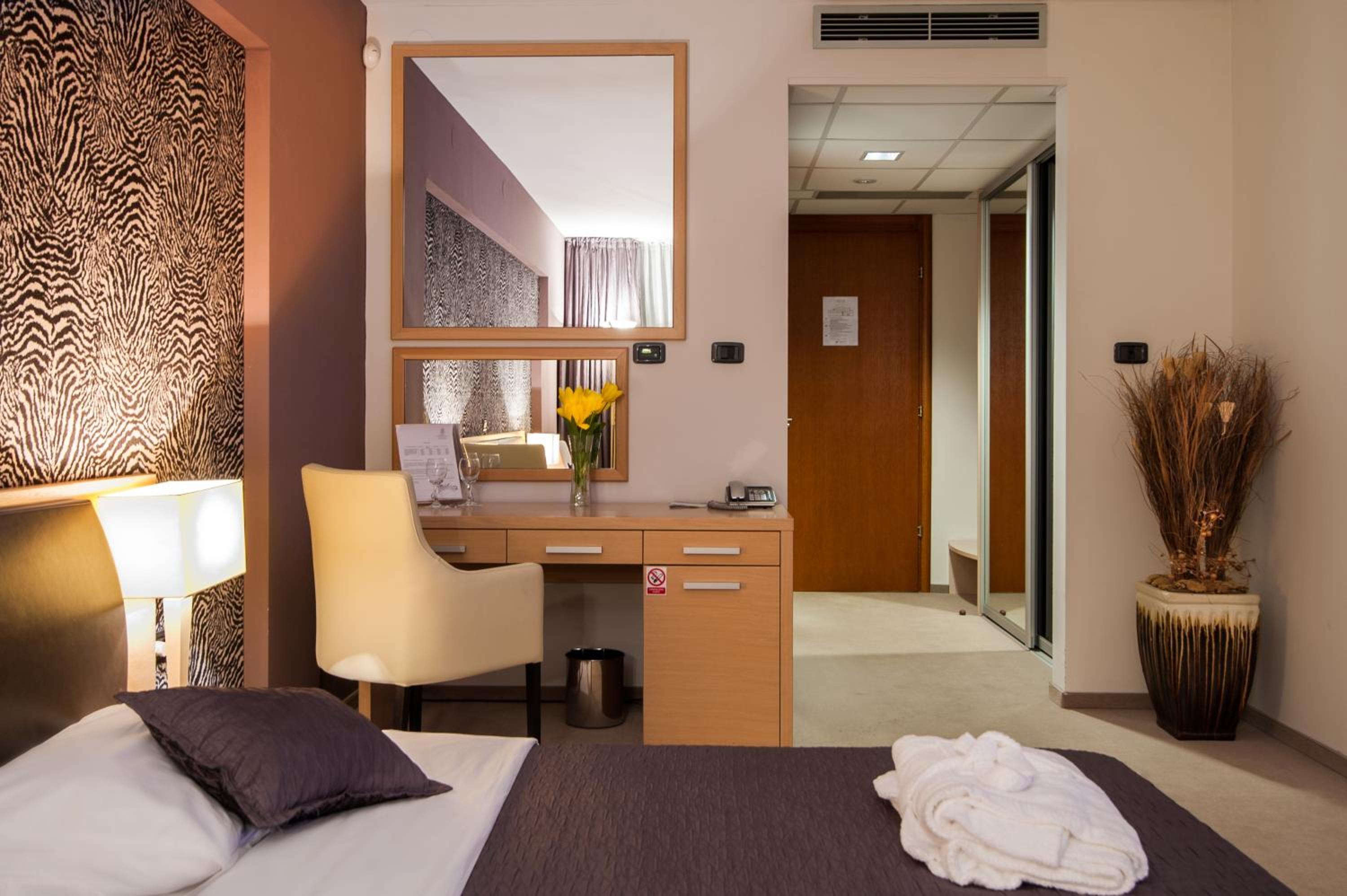 Double Room - Photo 6