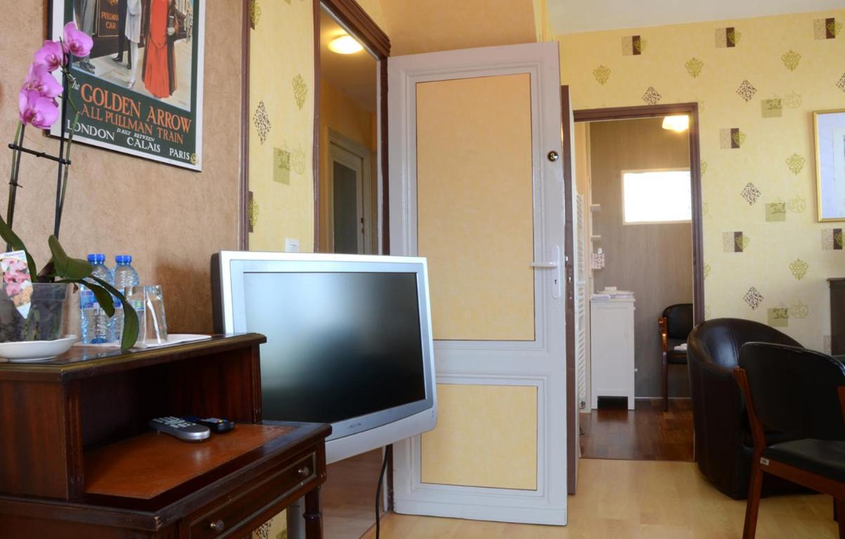 Double or Twin Room with Bathroom photo 2