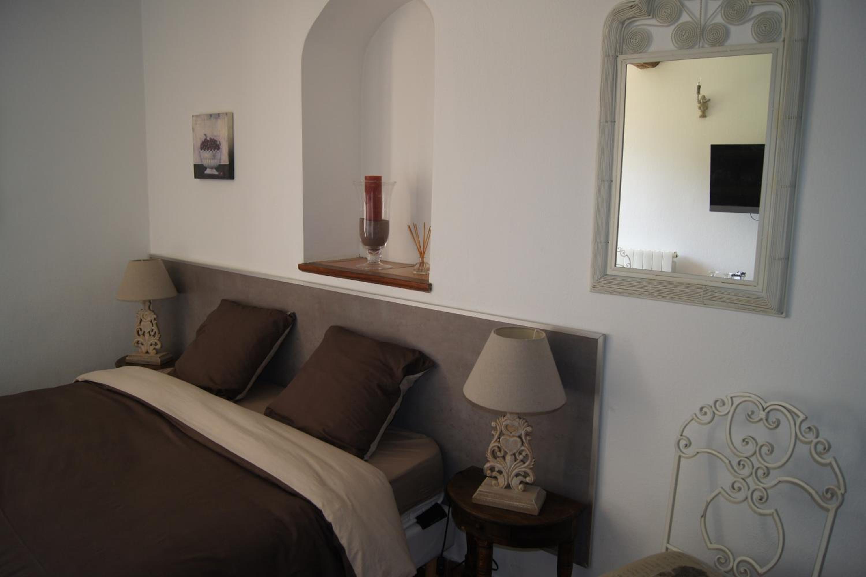 Double Room with Bath - Photo 7