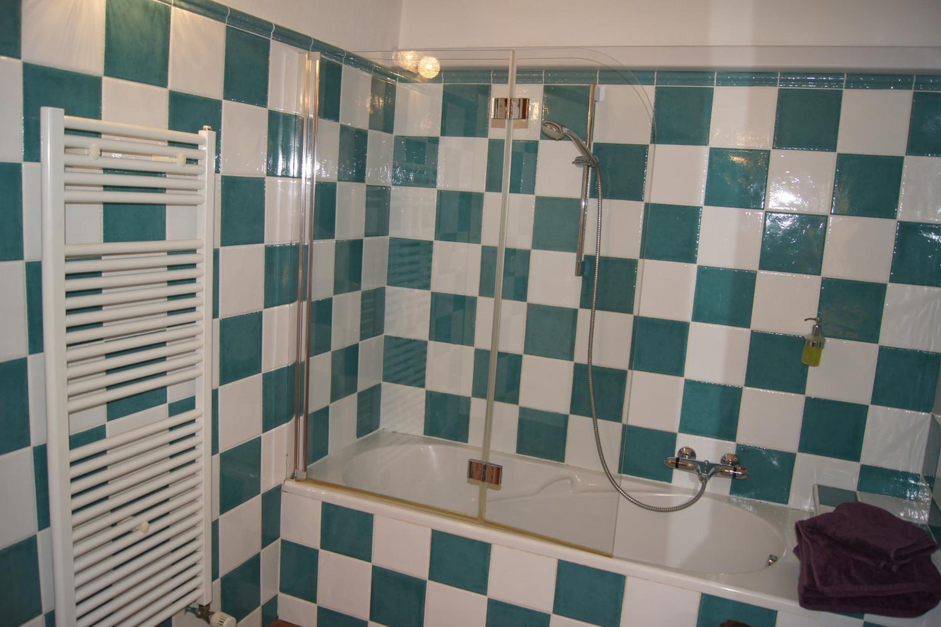 Double Room with Bath - Photo 5