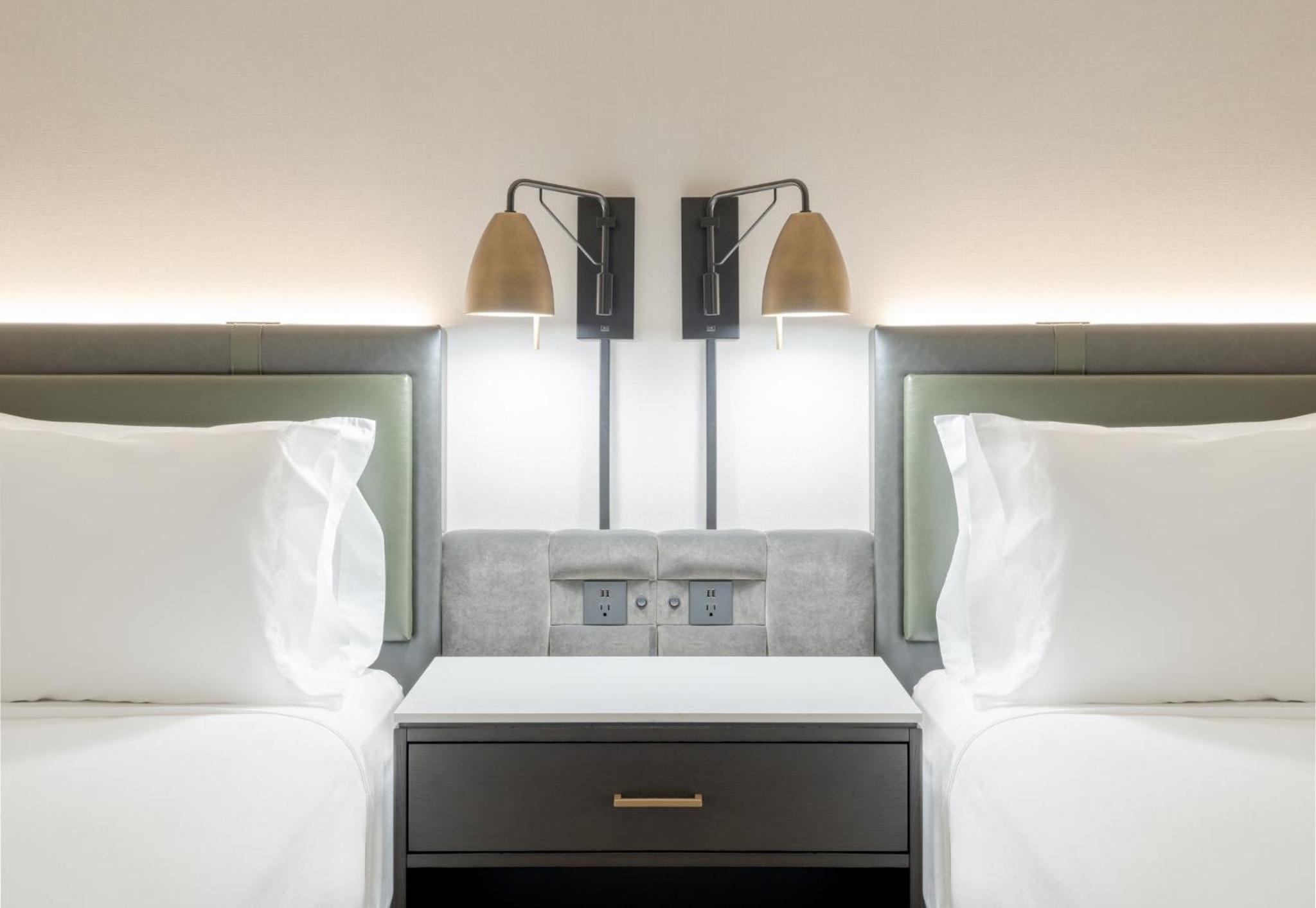 Premium Queen Room with Two Queen Beds - Mobility Access photo 1