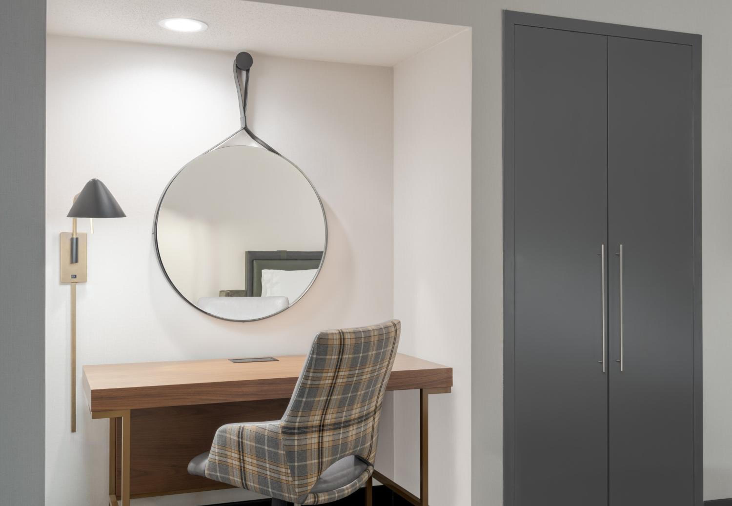 Premium Queen Room with Two Queen Beds - Mobility Access photo 2