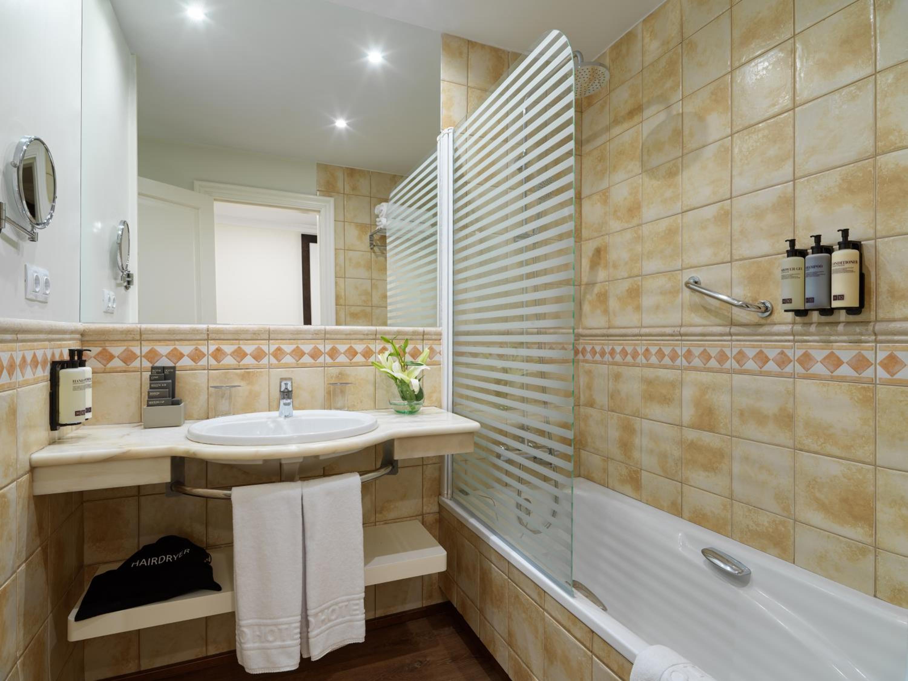 Double or Twin Room (1 Adult) - Photo 2