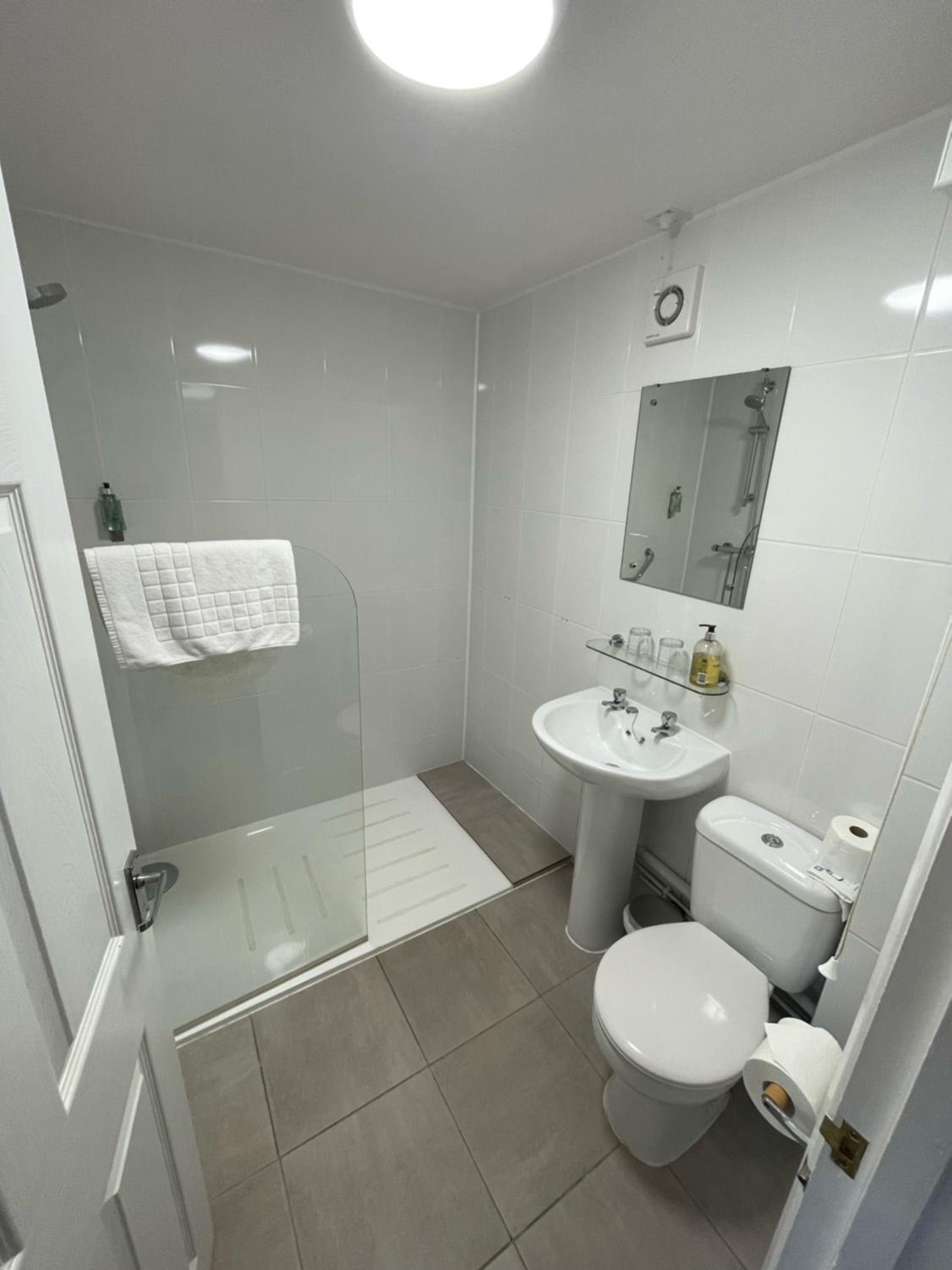 Economy Twin Room photo 1