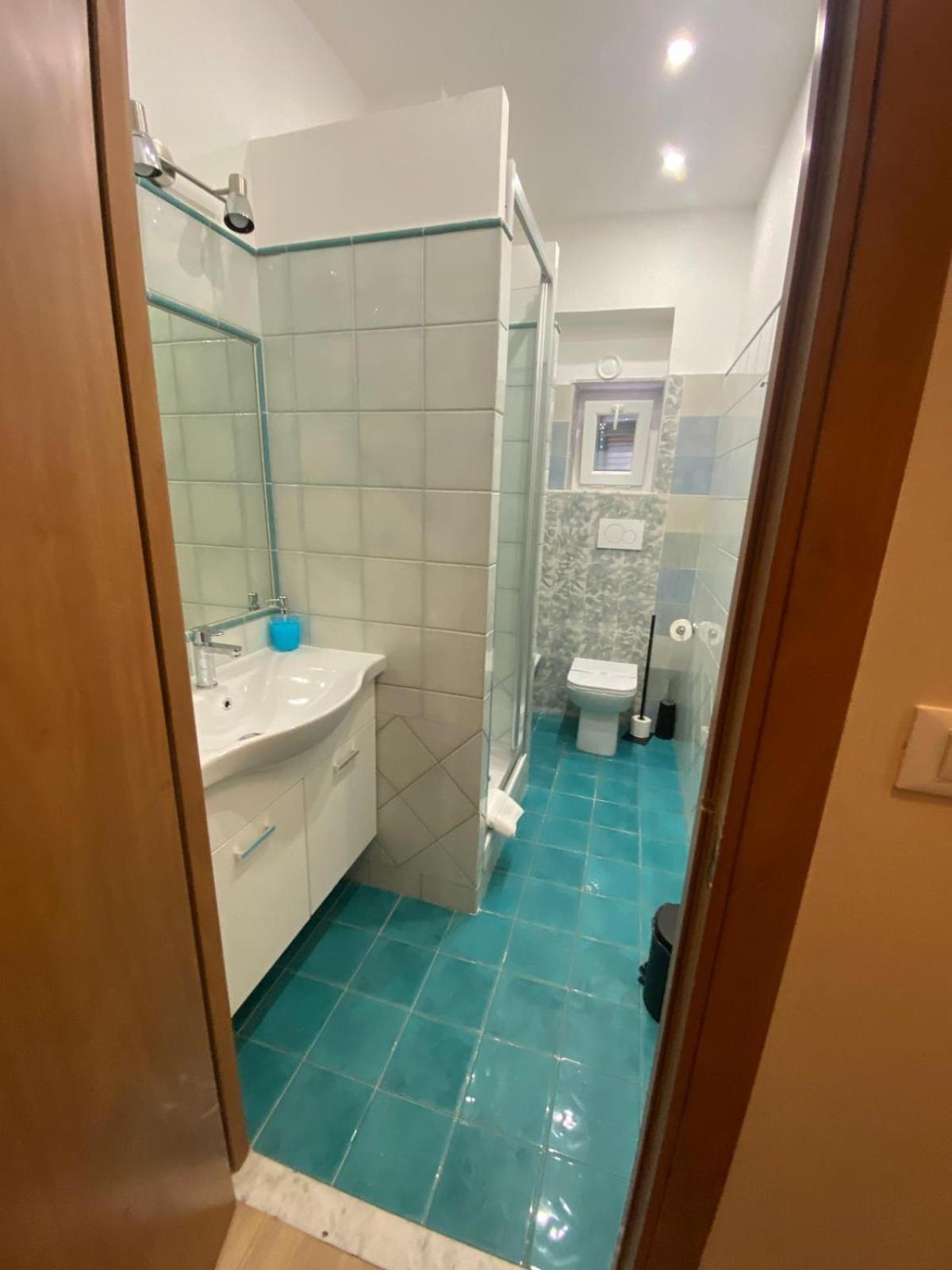 Twin Room with Private External Bathroom