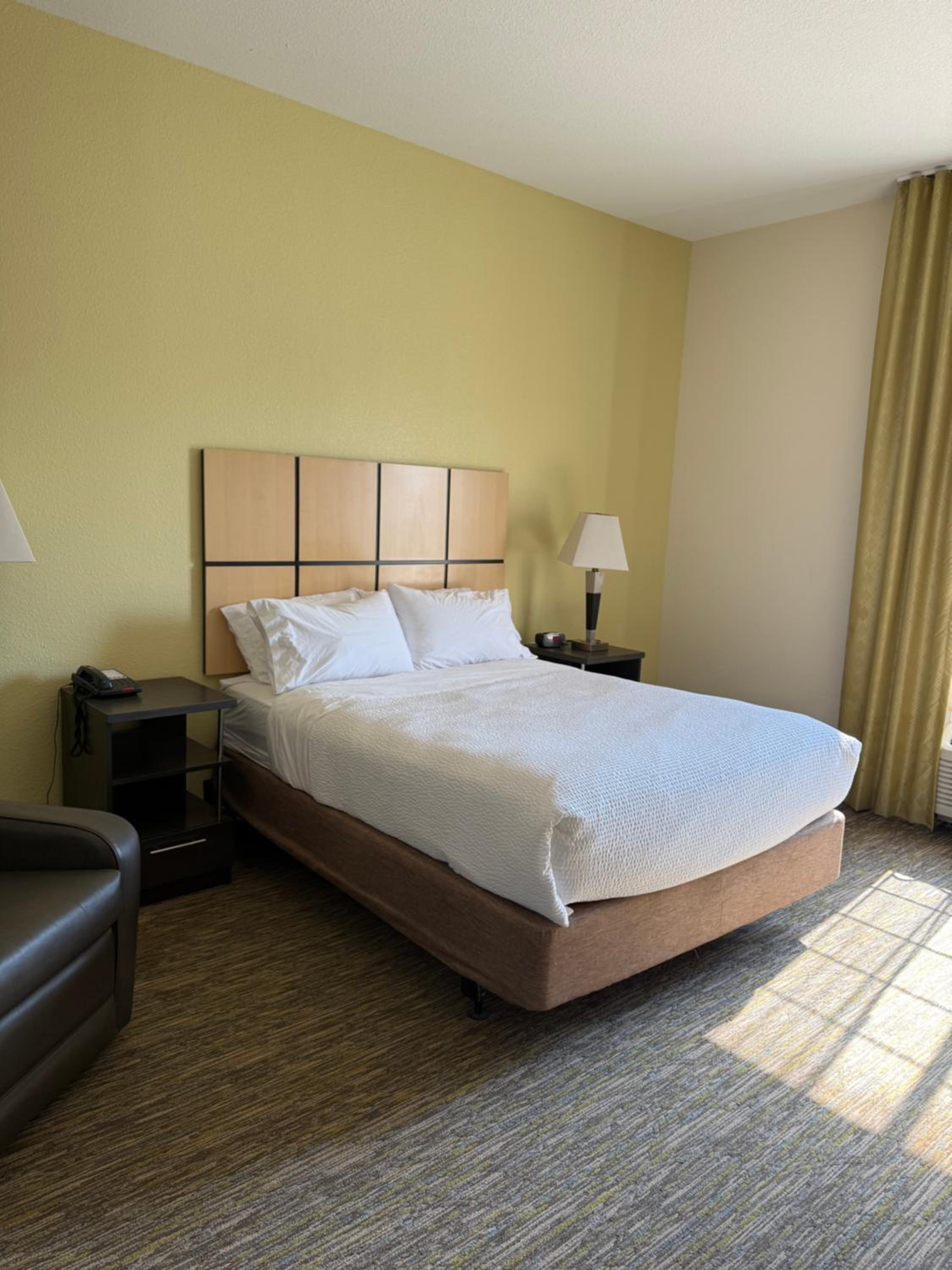 Queen Studio Suite with Two Queen Beds - Mobility Access Tub/Non-Smoking photo 2