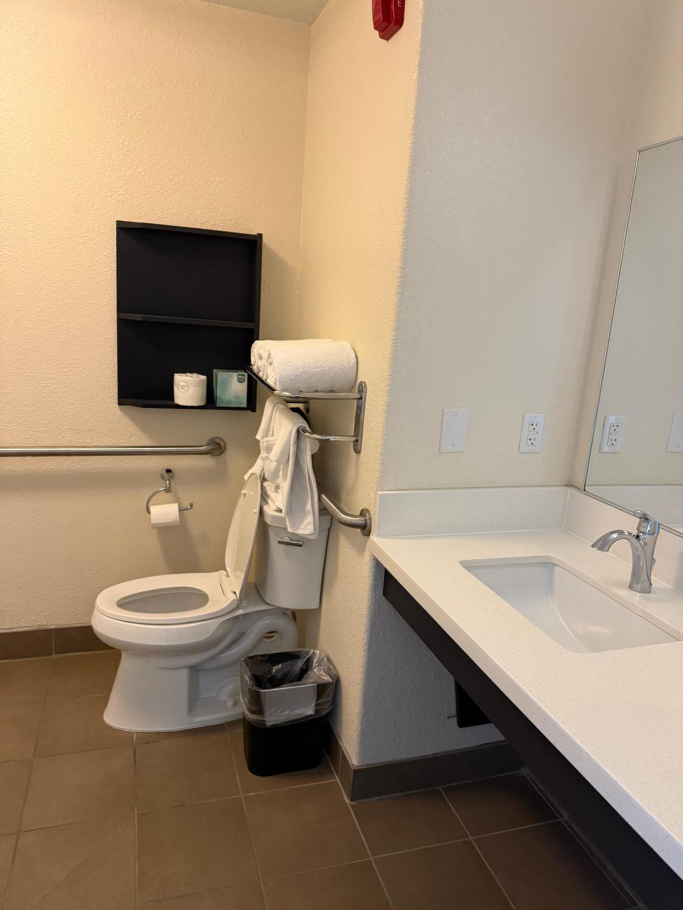 One-Bedroom King Suite photo 3