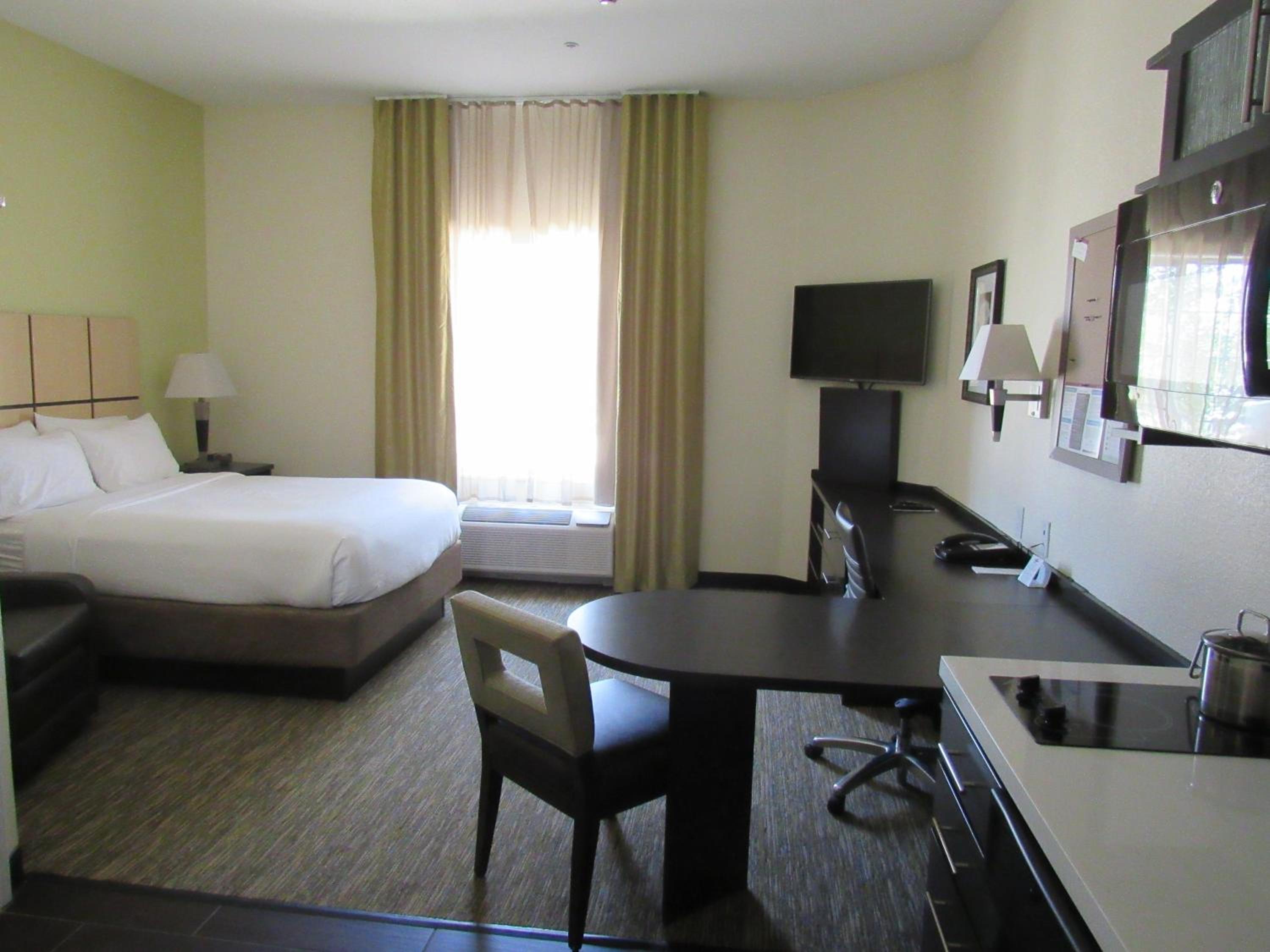 One-Bedroom King Suite photo 2