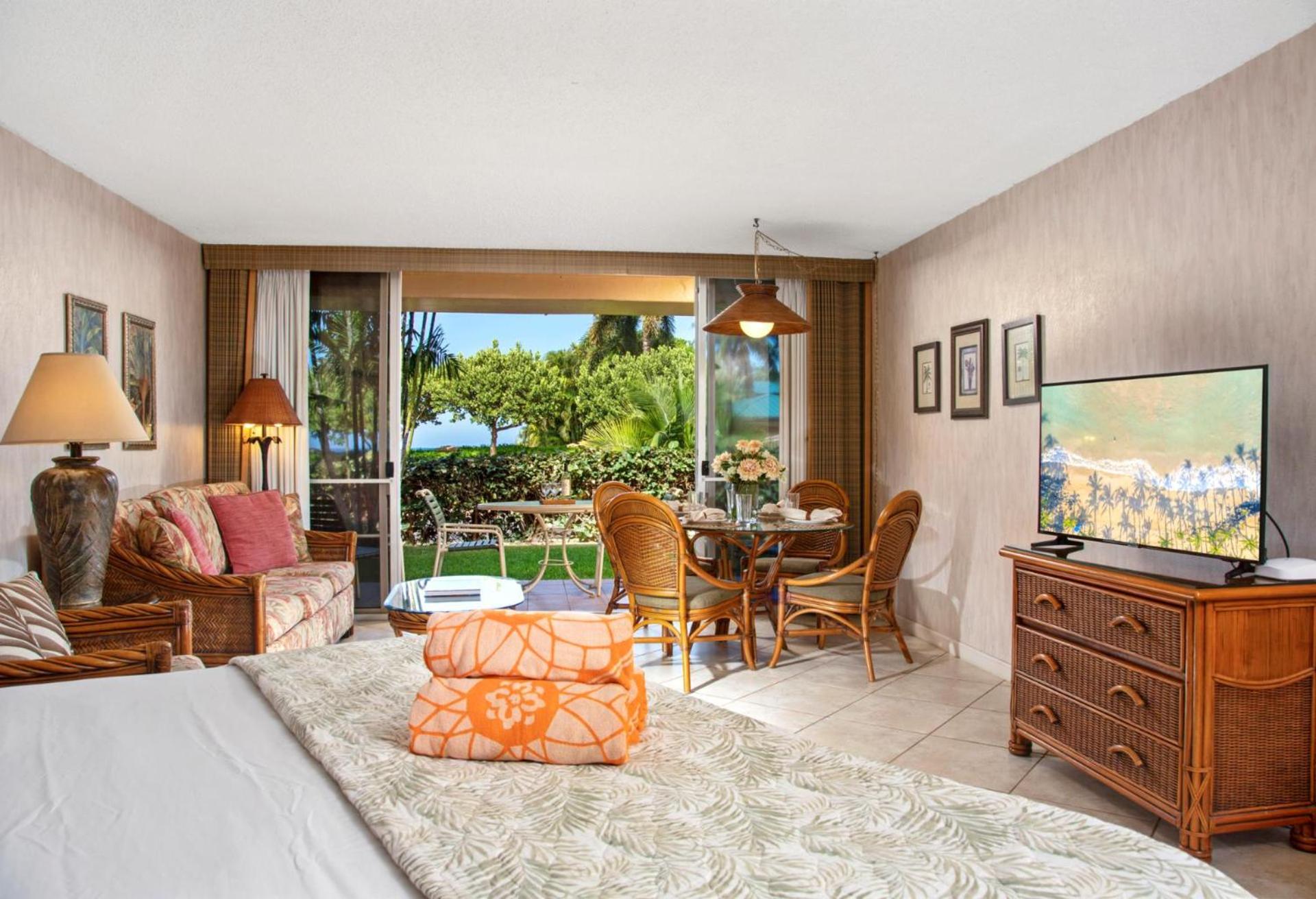 KBM Resorts   FREE CAR   Maui Kaanapali Villas   Beachfront Resort, Upgraded Studio MKV-C152 photo 2