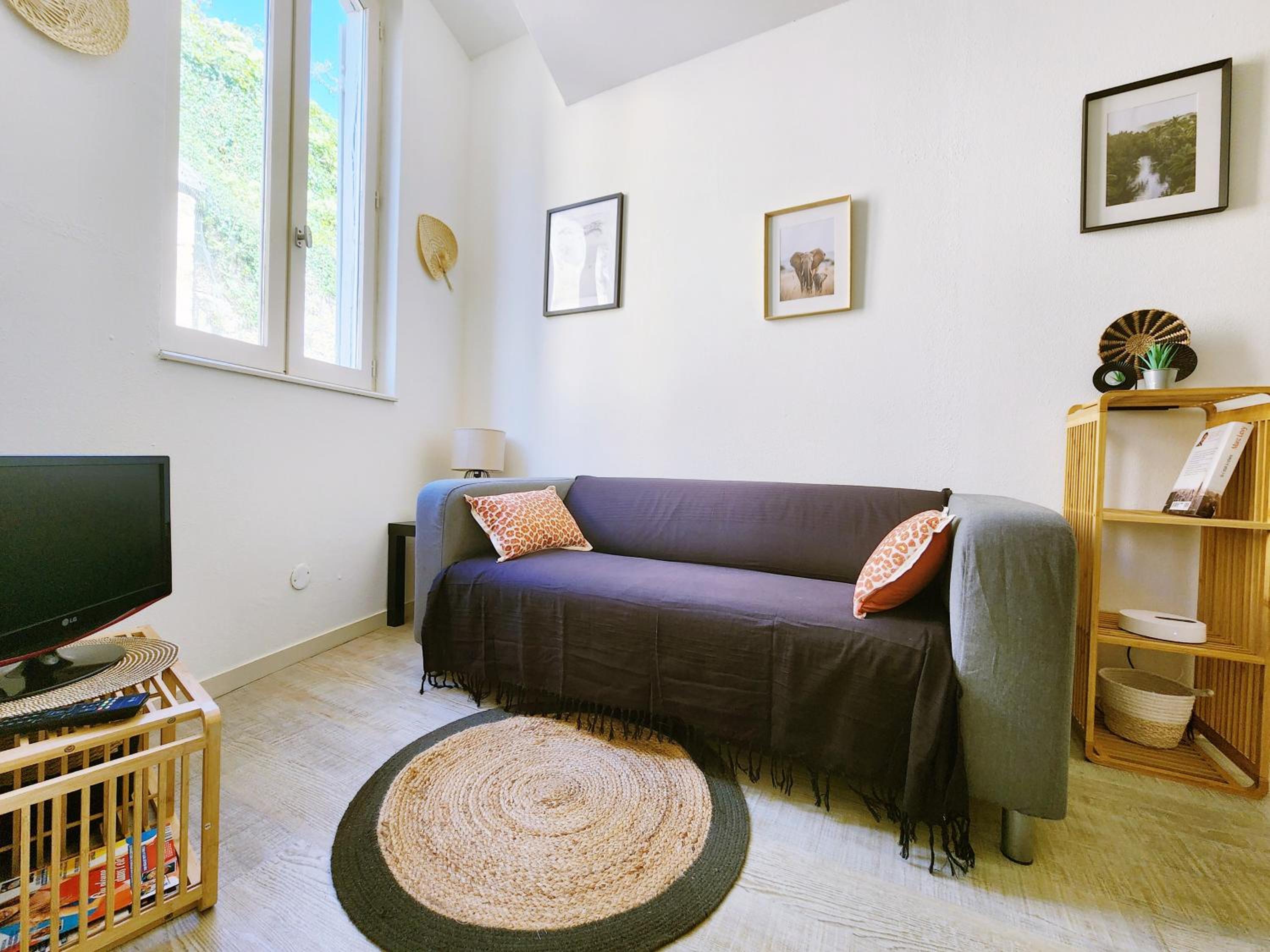 One-Bedroom Apartment photo 3