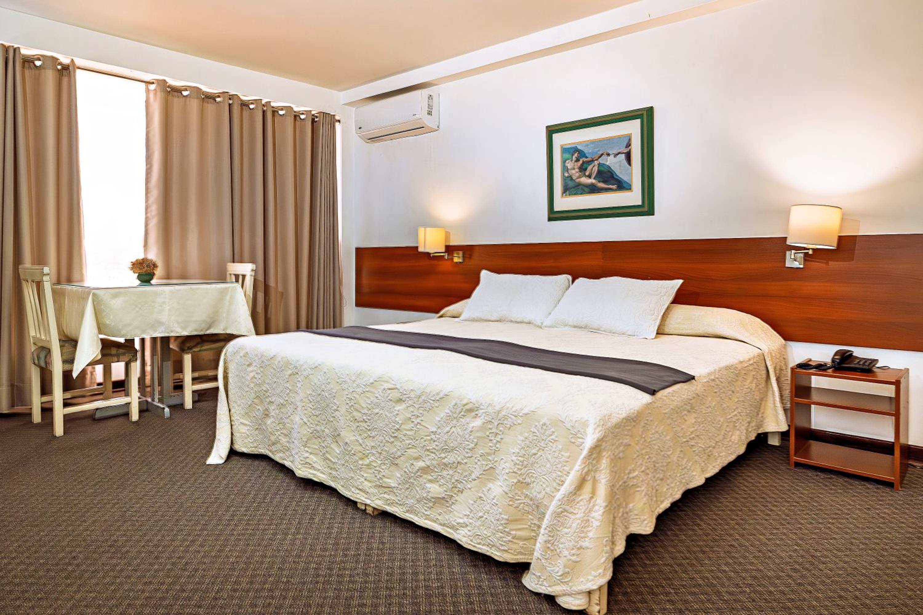 Deluxe King Room photo 2