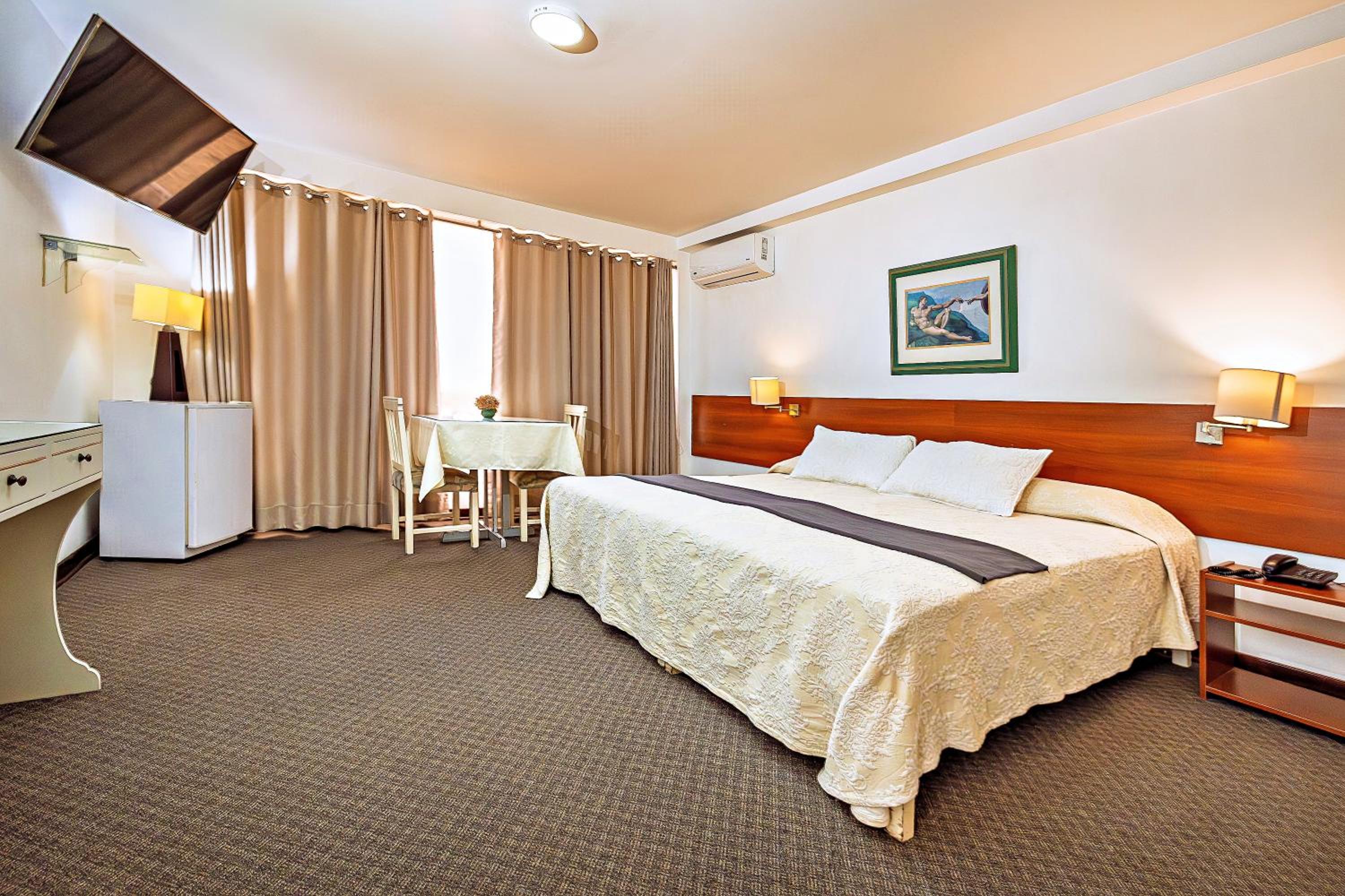 Deluxe King Room photo 1