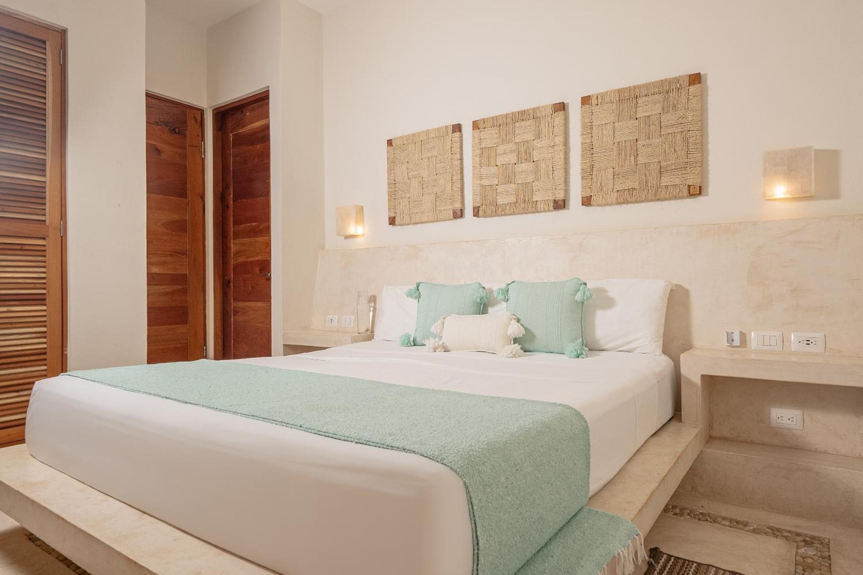 Three-Bedroom Apartment with View photo 3