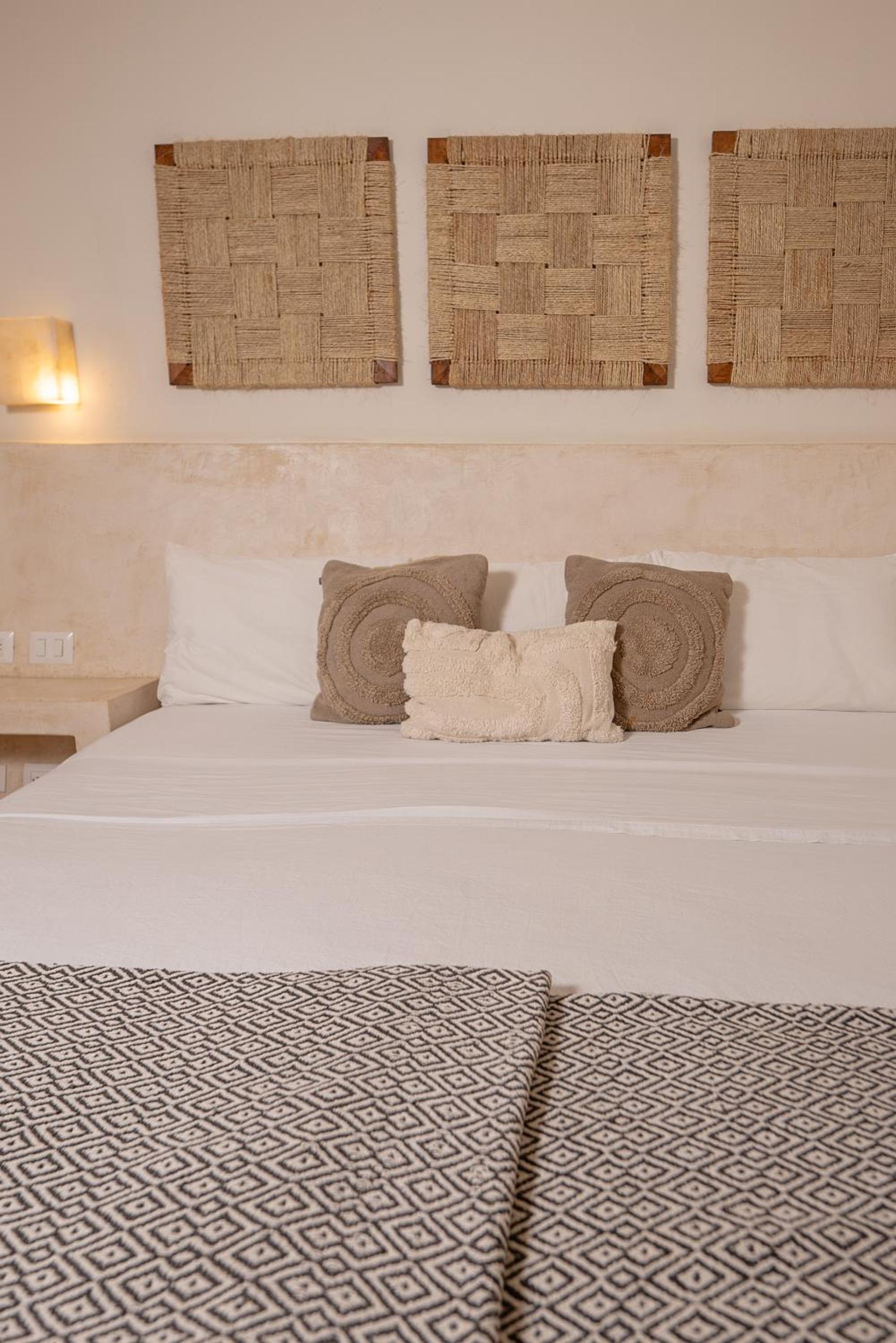 Deluxe Suite with Sea View photo 2