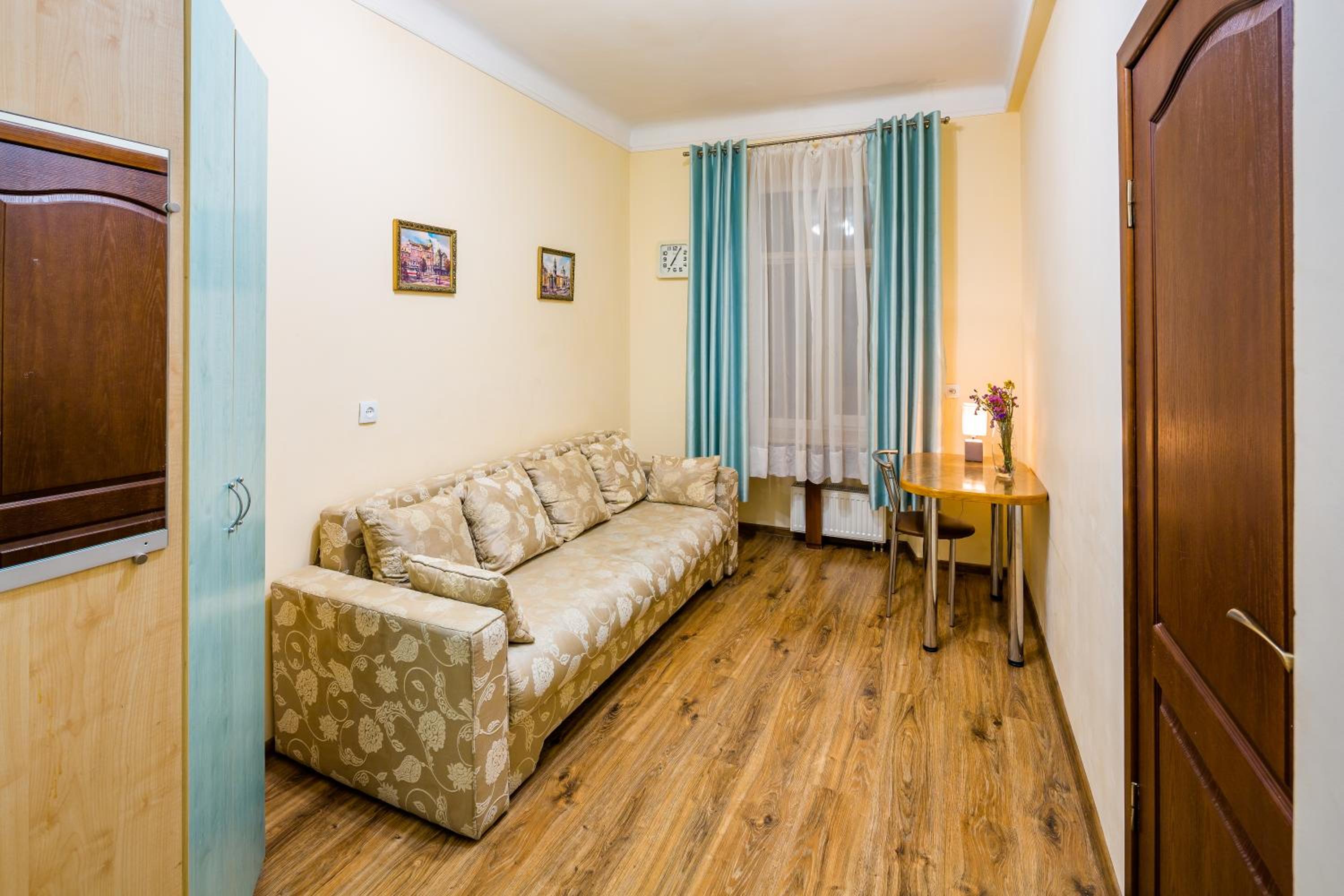 Two-Bedroom Apartment with City View photo 3