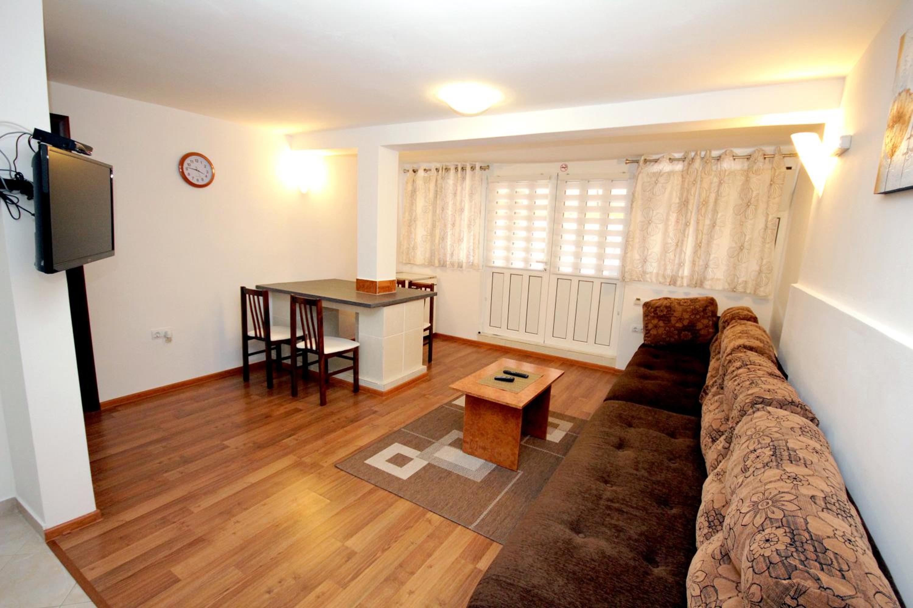 One-Bedroom Apartment photo 3