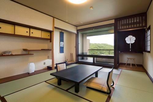 Japanese-Style Standard Room with Open-Air Bathroom photo 3