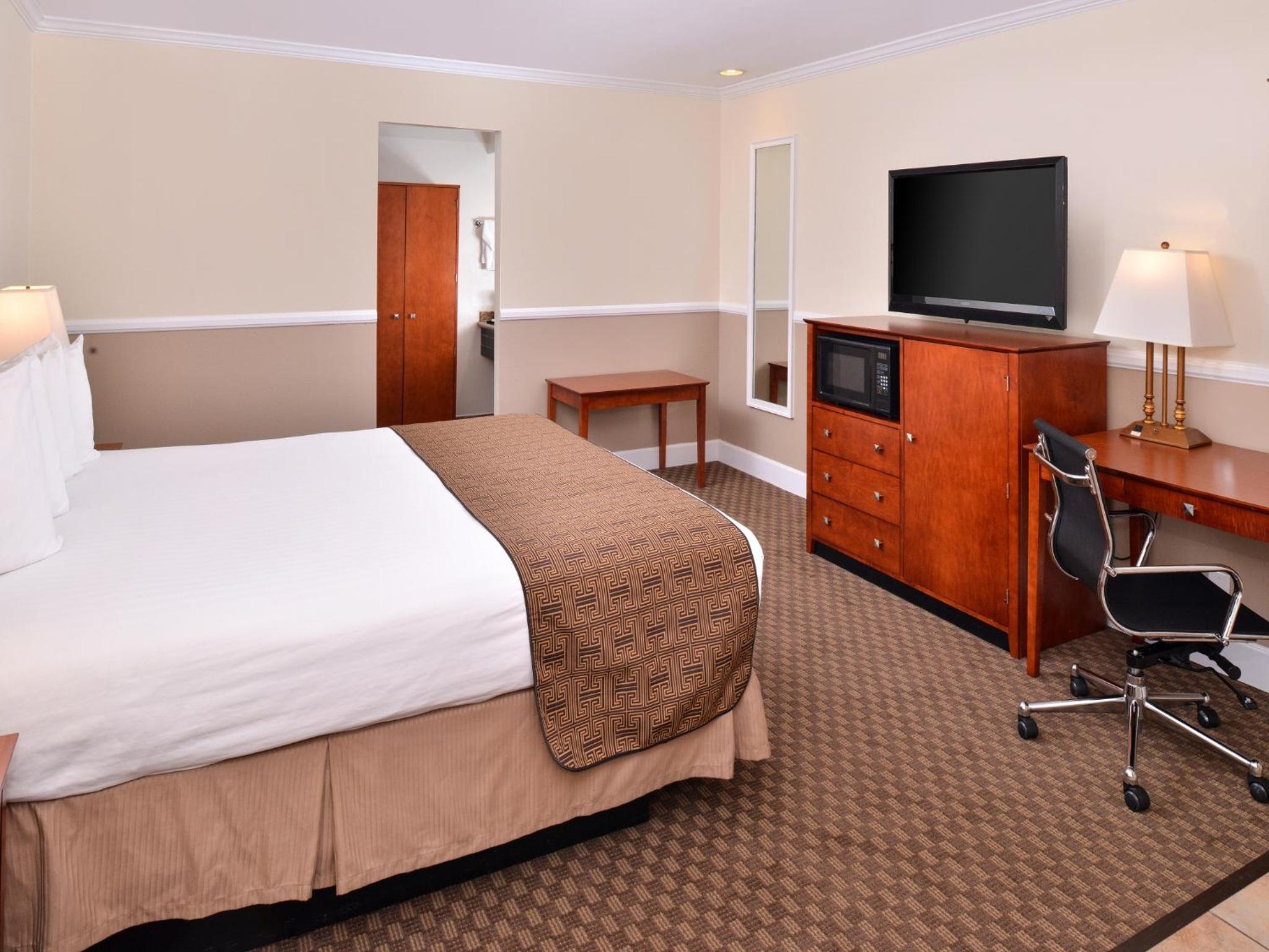 King Room - Non-Smoking - Photo 6
