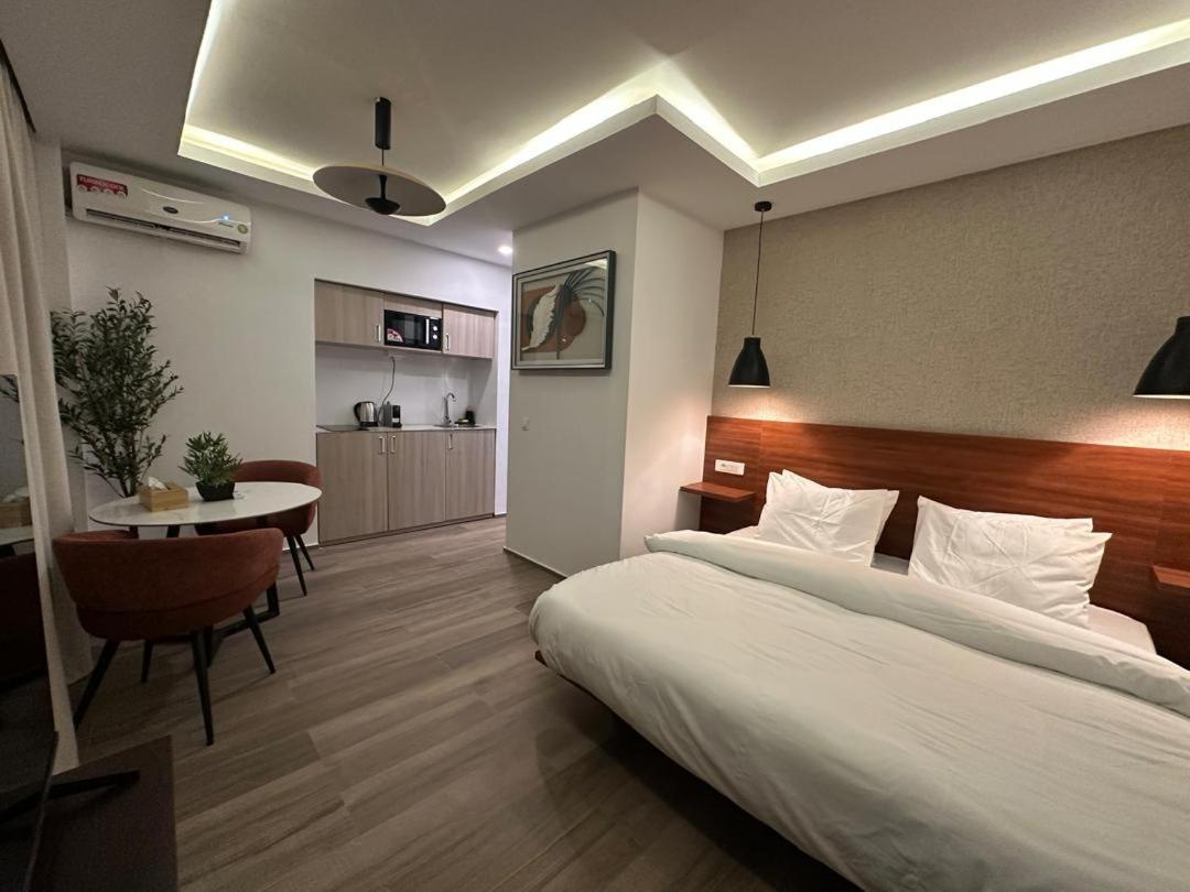 Suite with City View photo 2