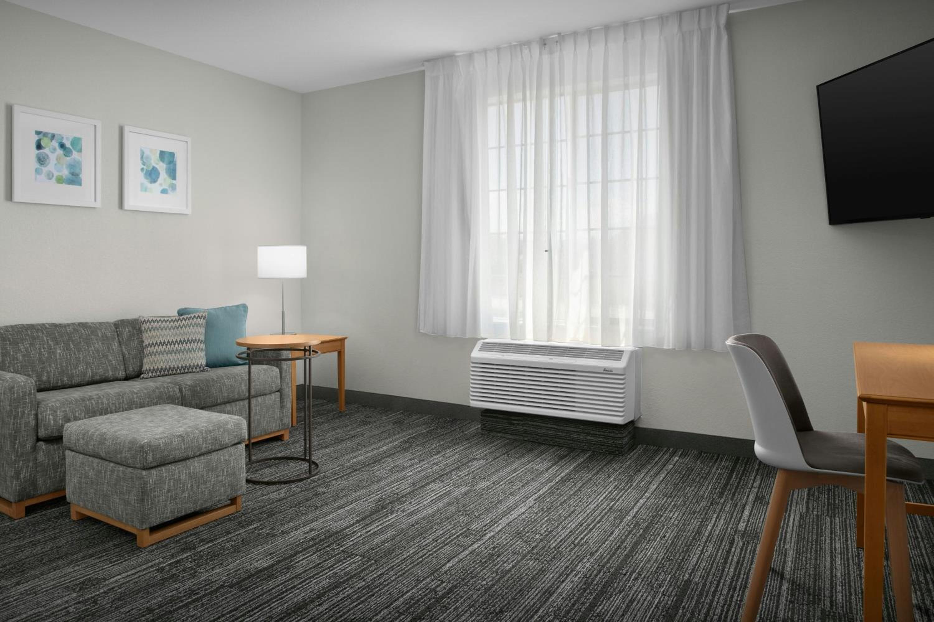 One-Bedroom Queen Suite with Sofa Bed - Hearing Accessible photo 2