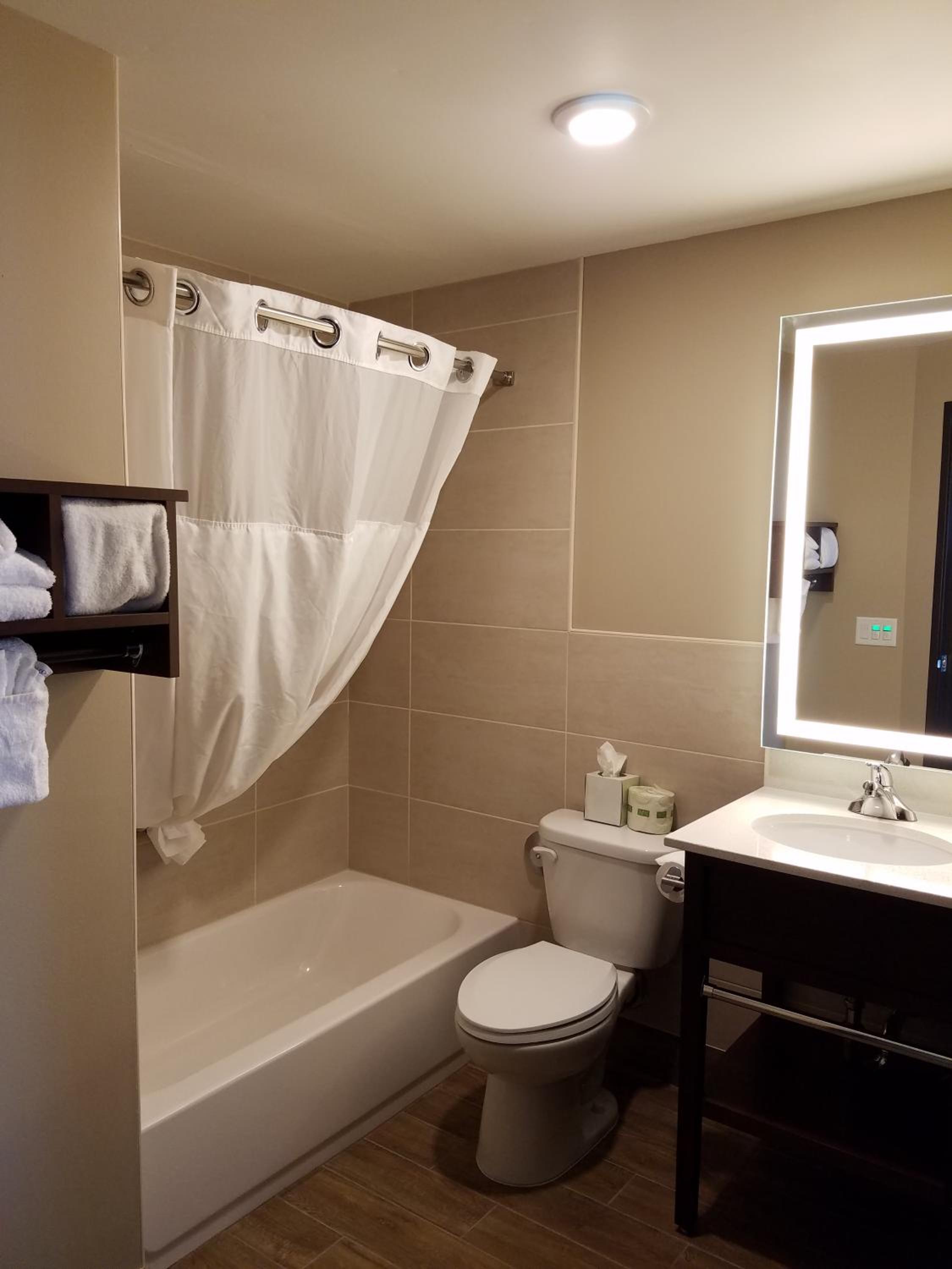 King Room - Non-Smoking - Photo 3