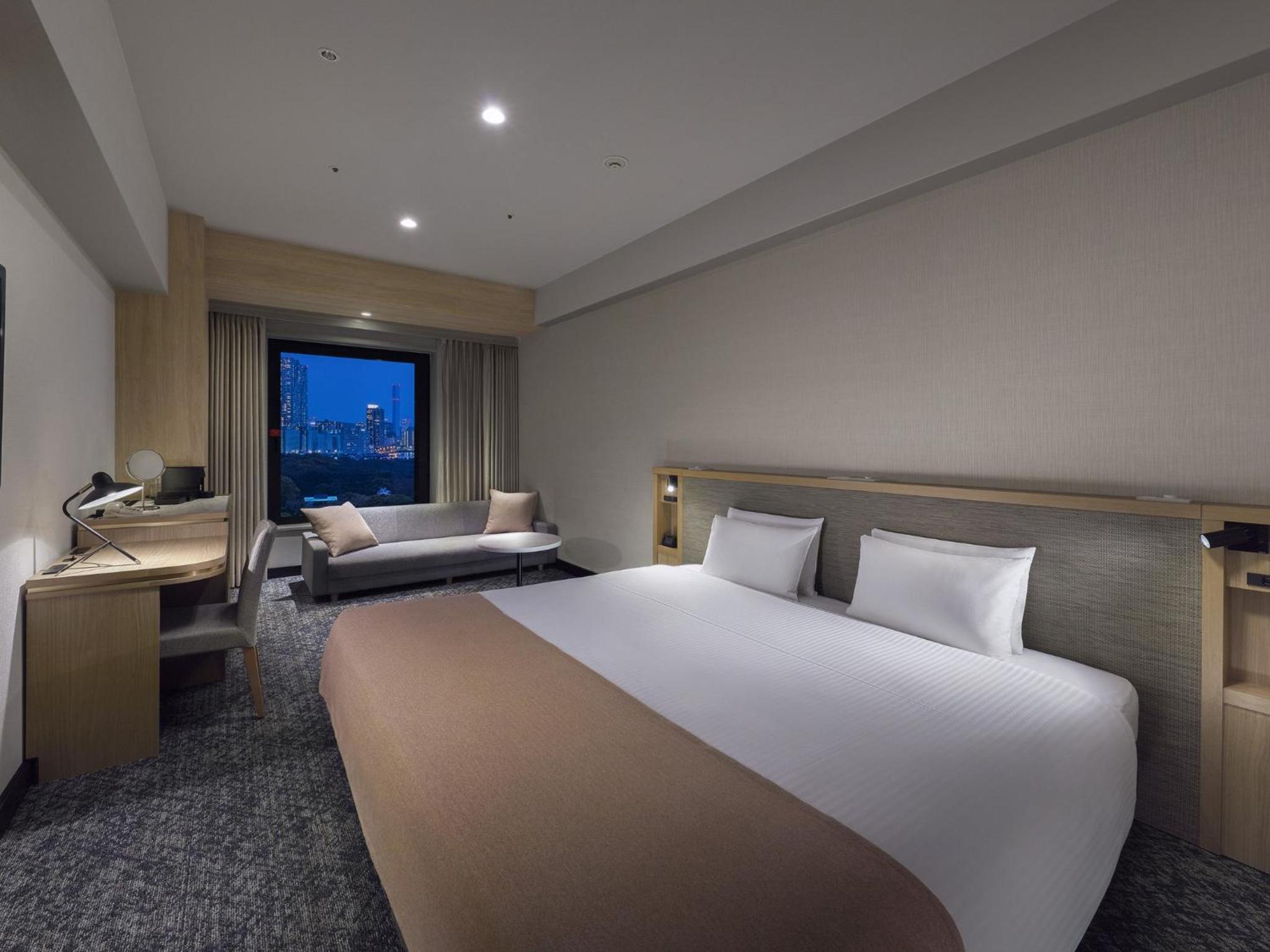 Deluxe King Room (30sqm) with Sofa Bed for 3 people - Non-Smoking - High Floor photo 2